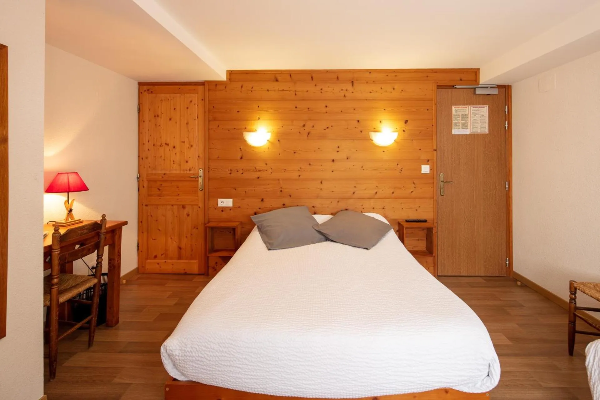 Bed in Hôtel Restaurant L'ancienne Auberge