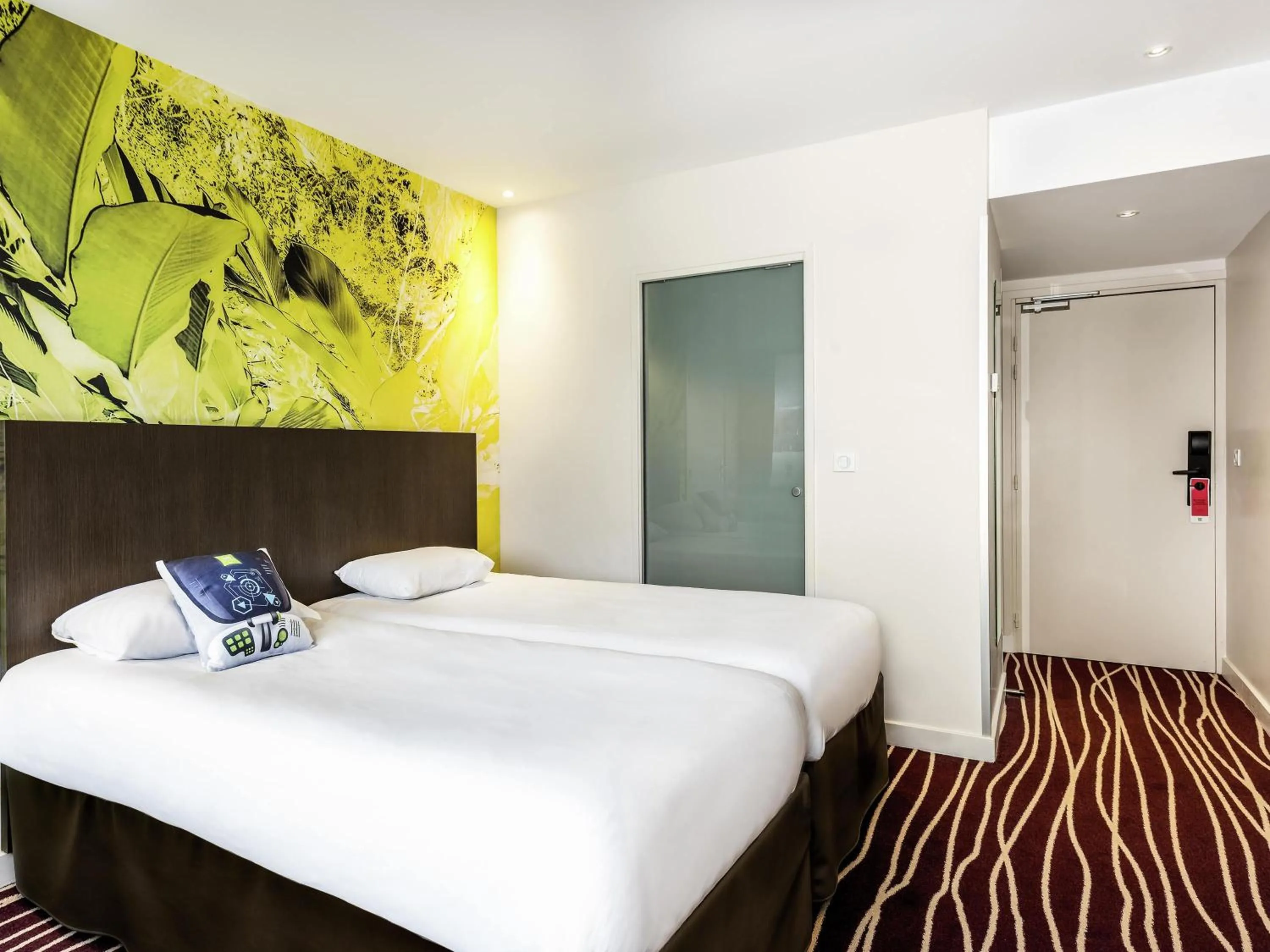 Bedroom, Bed in ibis Styles Saint Julien en Genevois Vitam