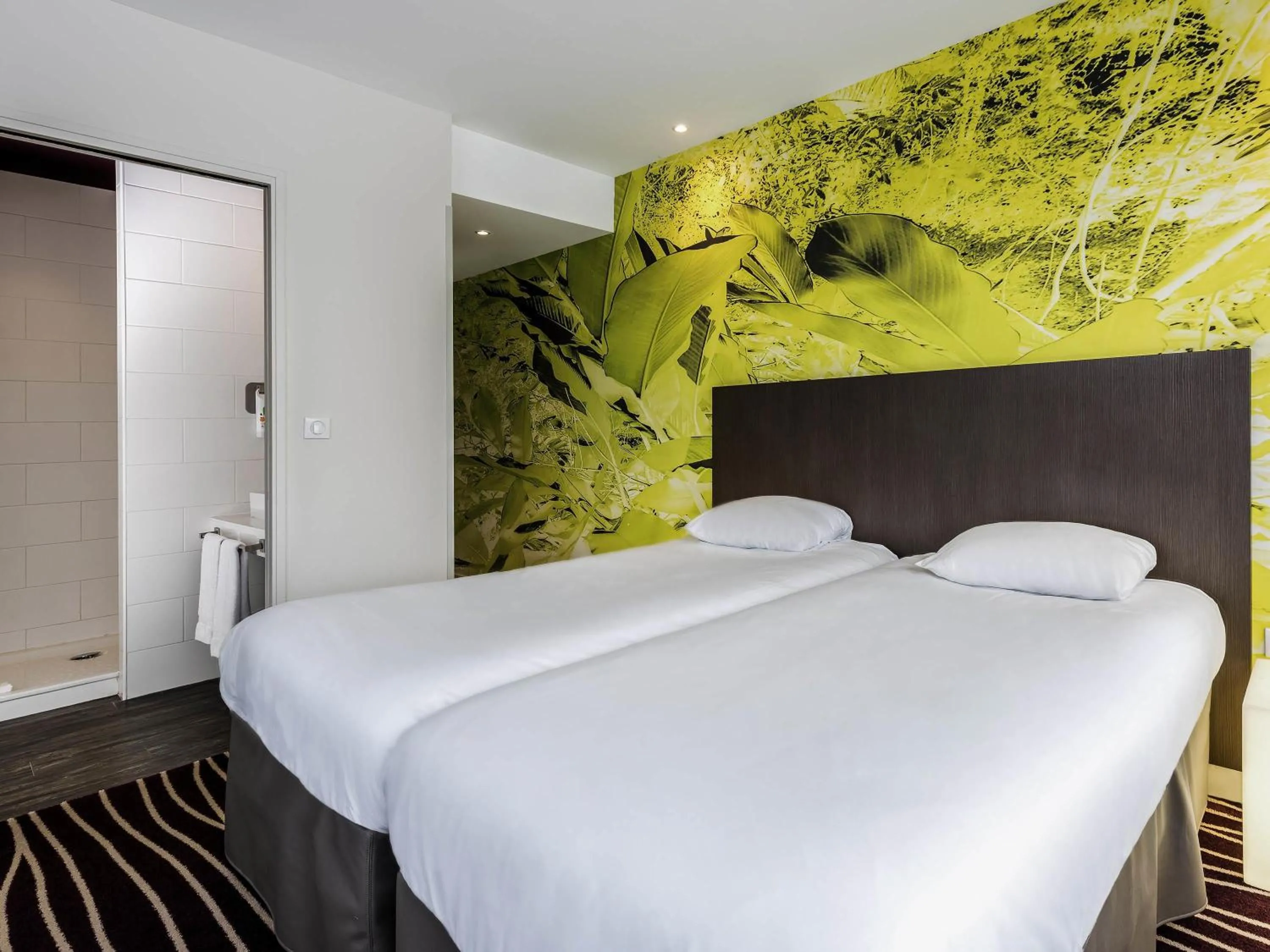 Bedroom, Bed in ibis Styles Saint Julien en Genevois Vitam
