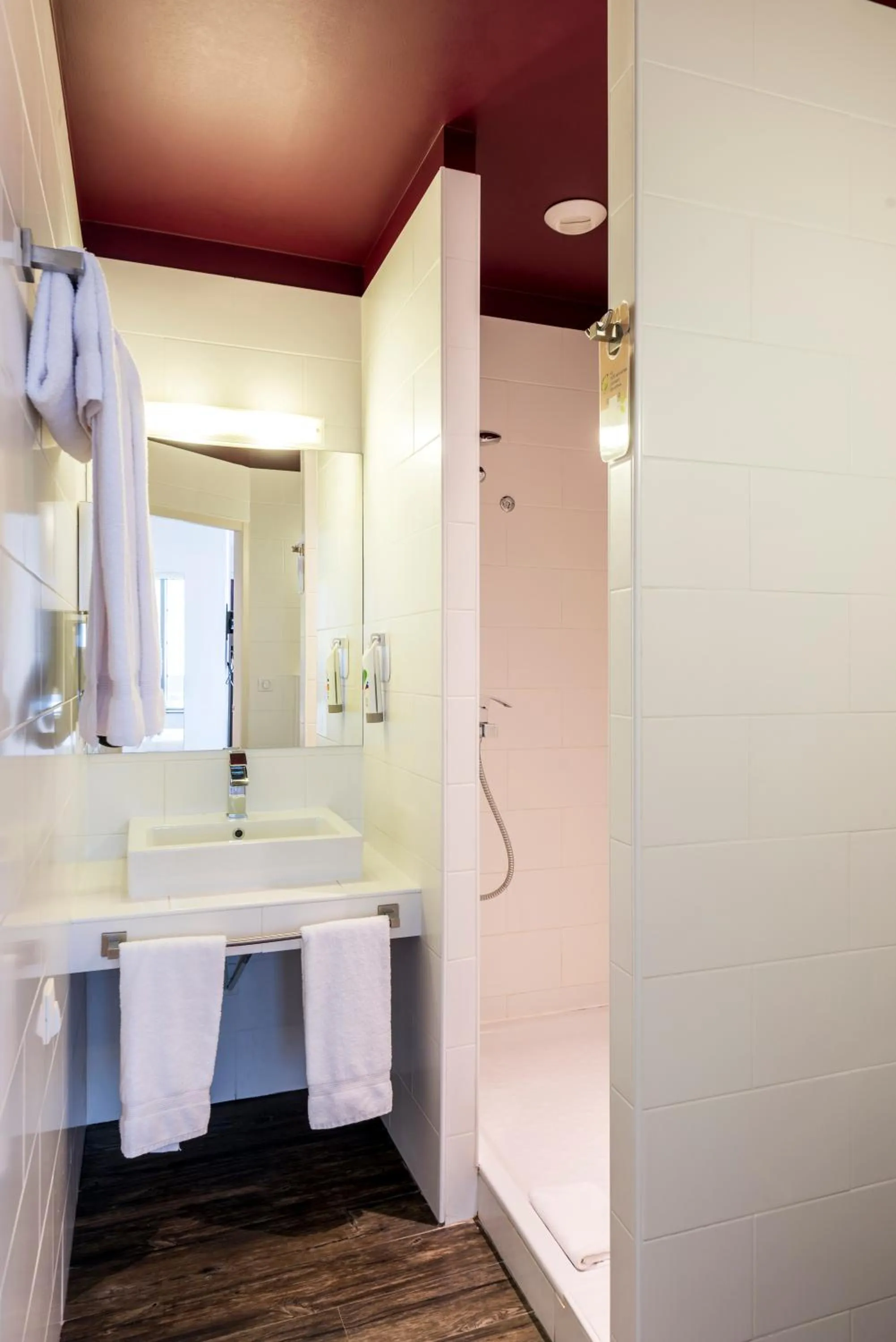 Bathroom in ibis Styles Saint Julien en Genevois Vitam