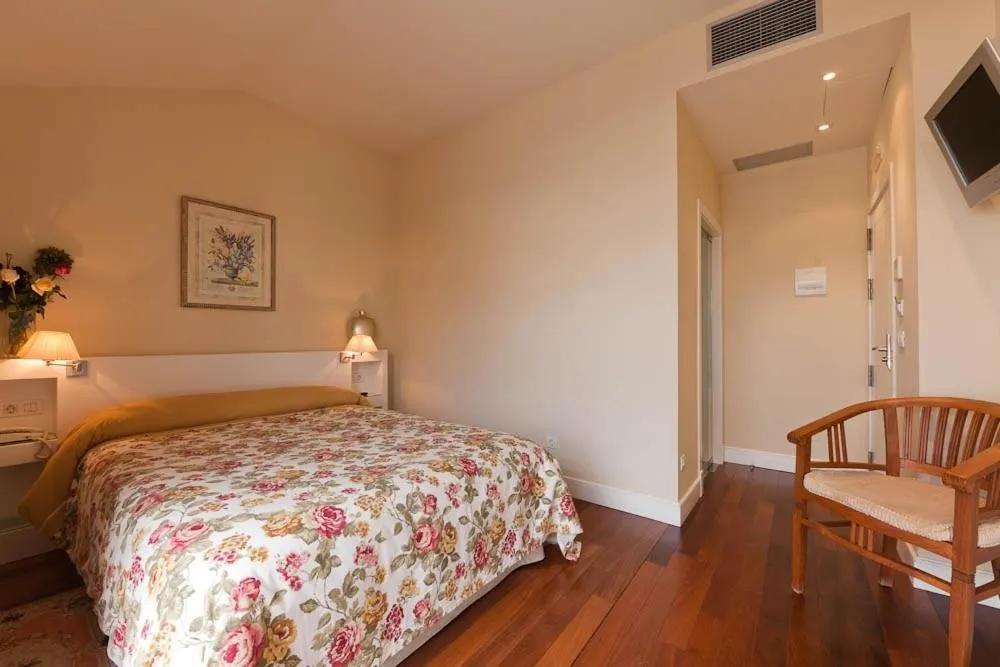 Photo of the whole room, Bed in Hotel Puerta Gamboa