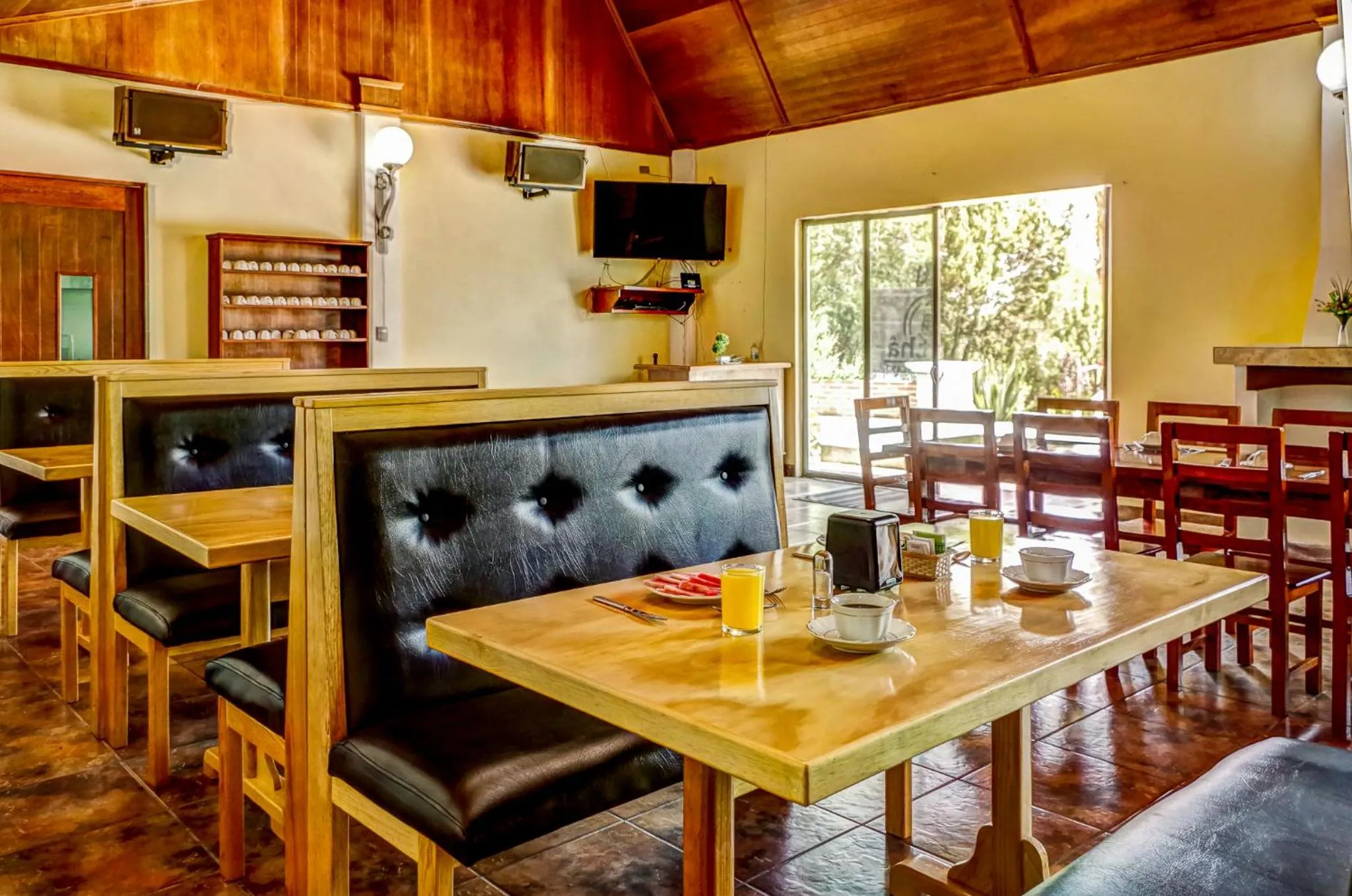 Restaurant/places to eat in Villas Xänthe