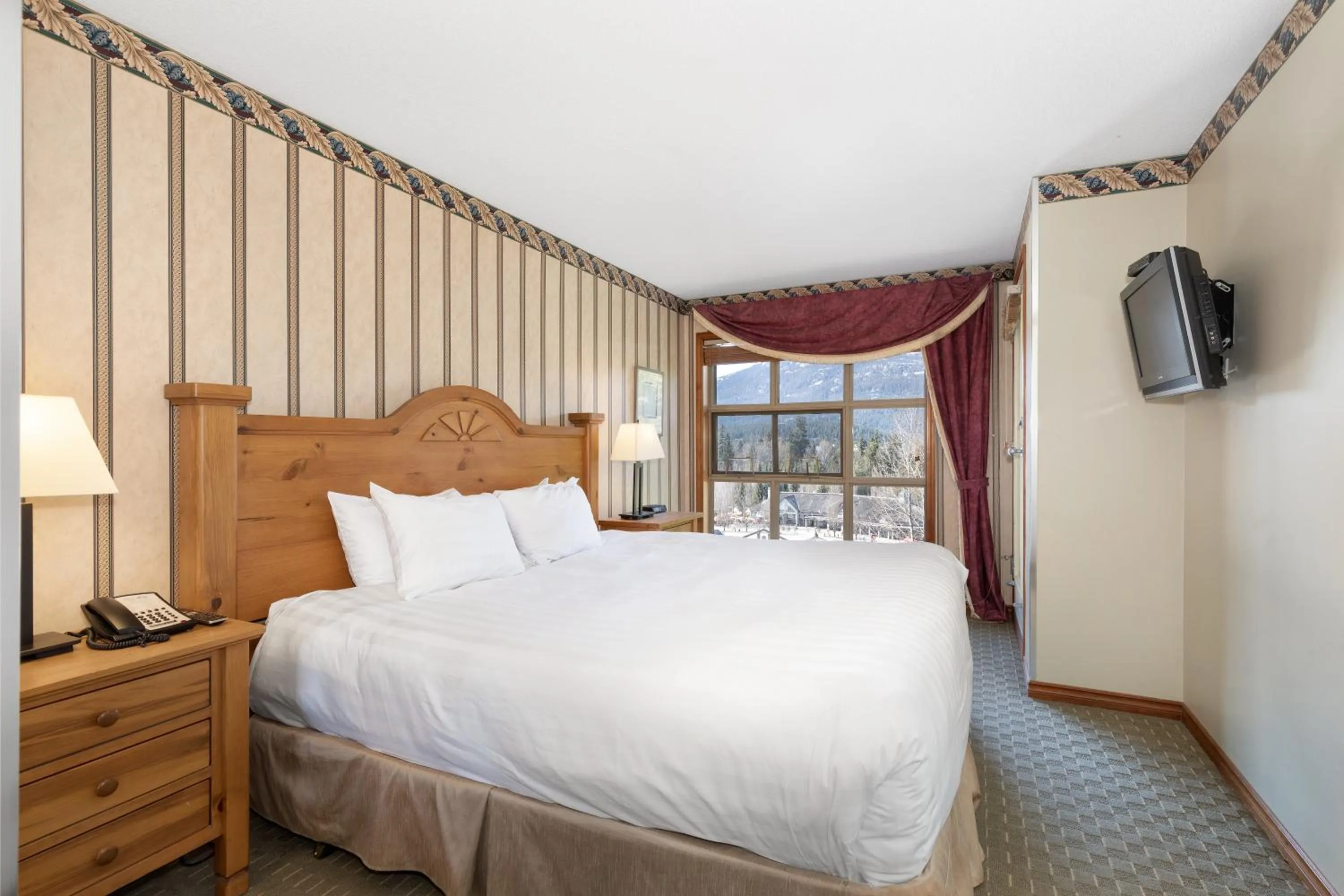 TV and multimedia, Bed in The Aspens by Whiski Jack