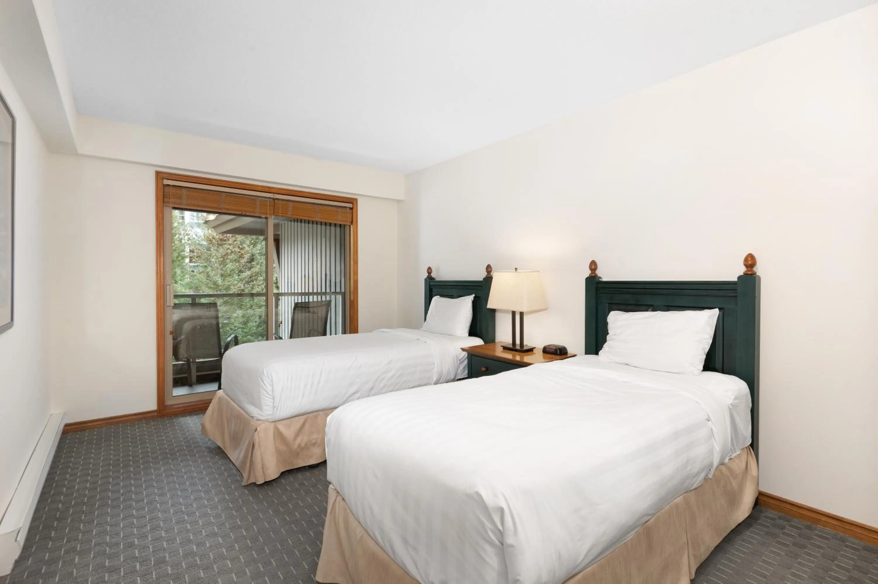 Photo of the whole room, Bed in The Aspens by Whiski Jack