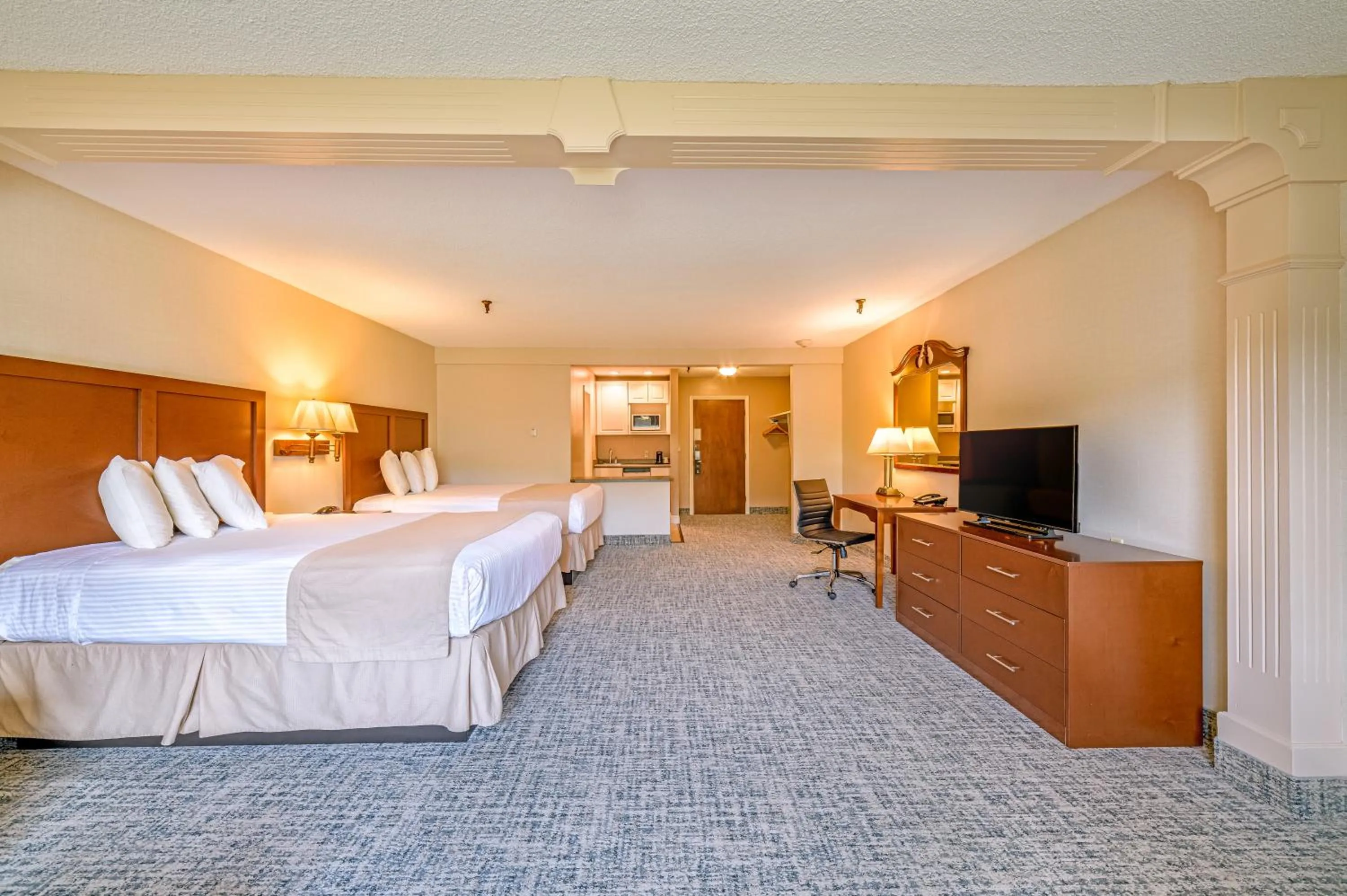 Bed in Town & Country Inn & Resort