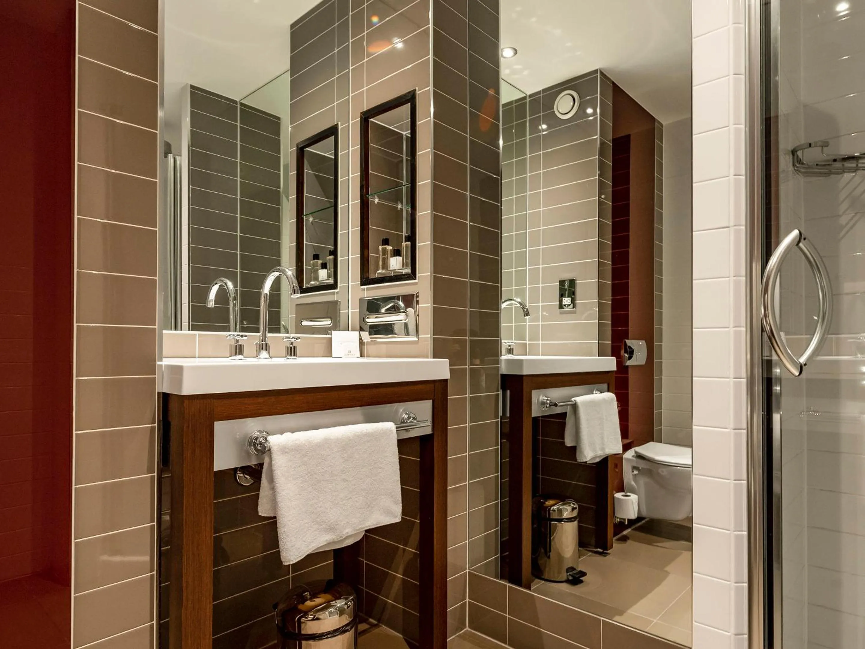 Bathroom in Dakota Eurocentral