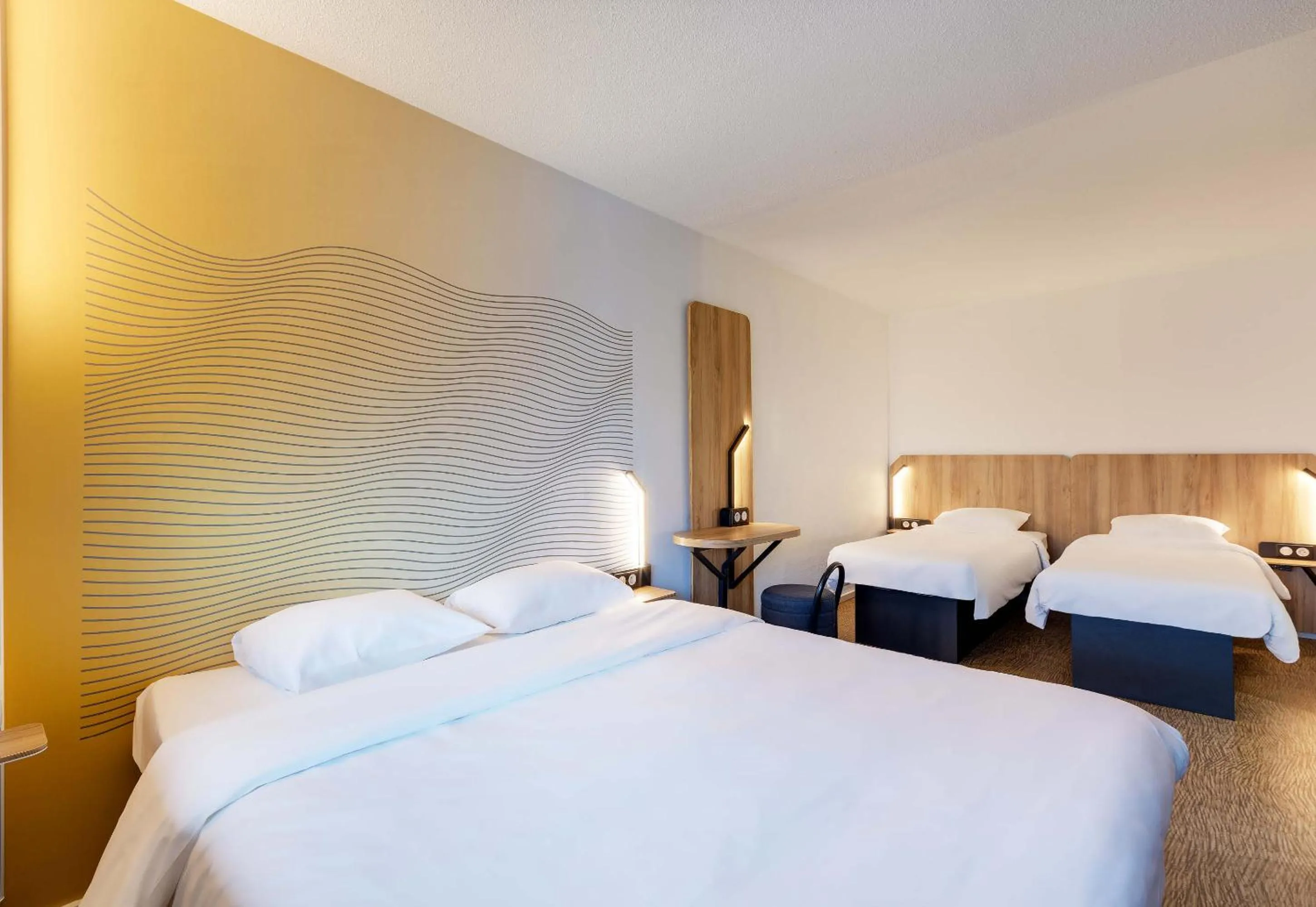 Bedroom, Bed in B&B HOTEL Lille Centre Grand Palais