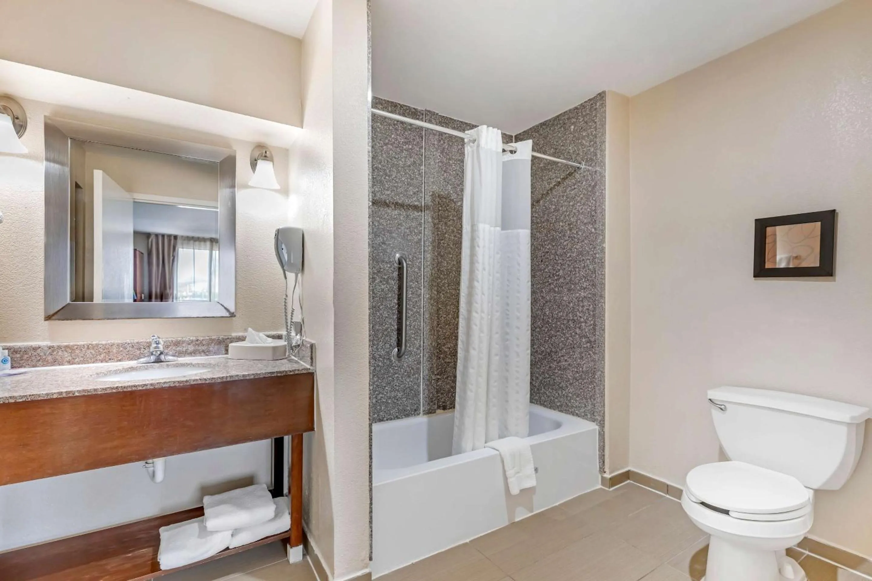 Bedroom in Comfort Suites Port Allen - Baton Rouge