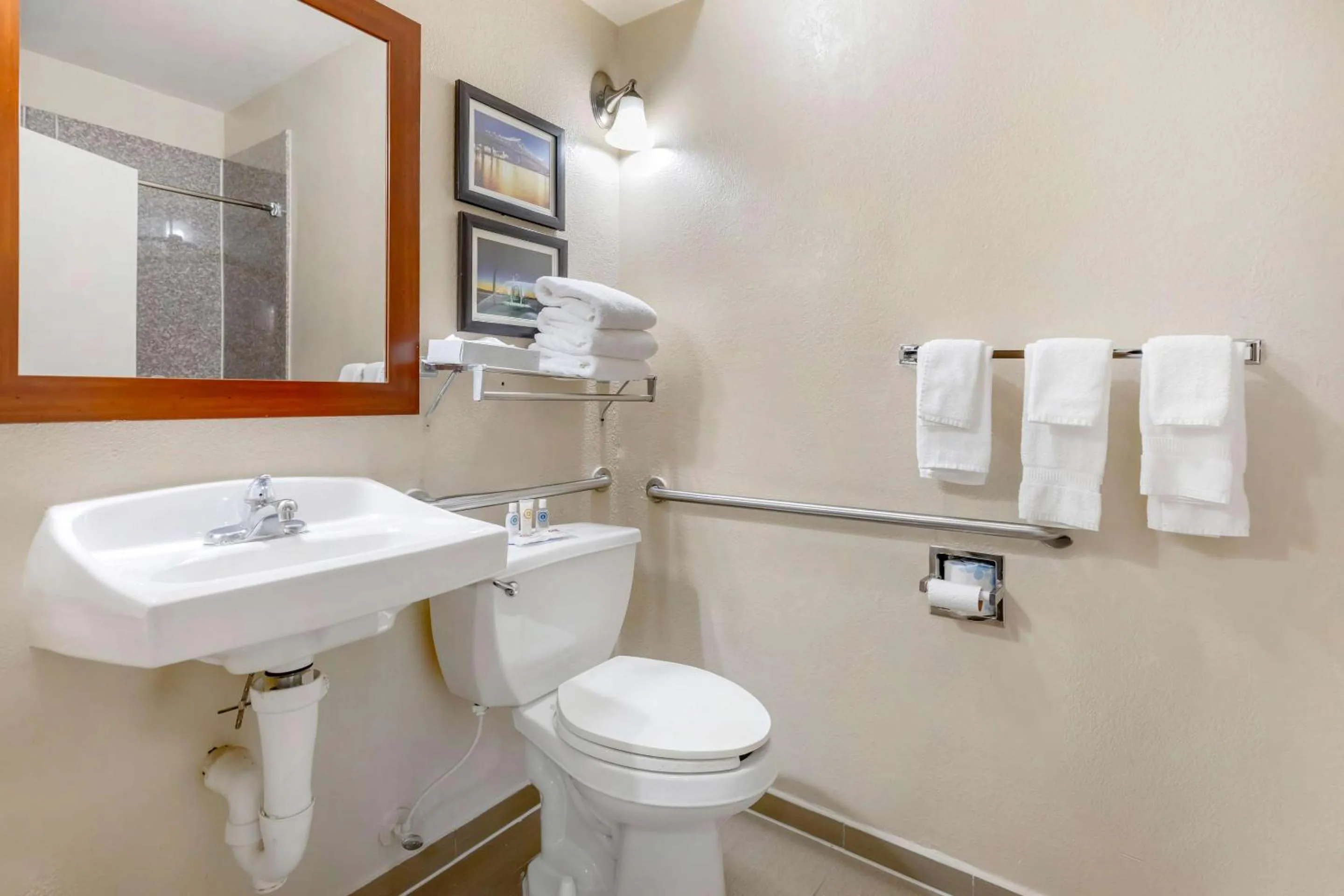 Bedroom in Comfort Suites Port Allen - Baton Rouge