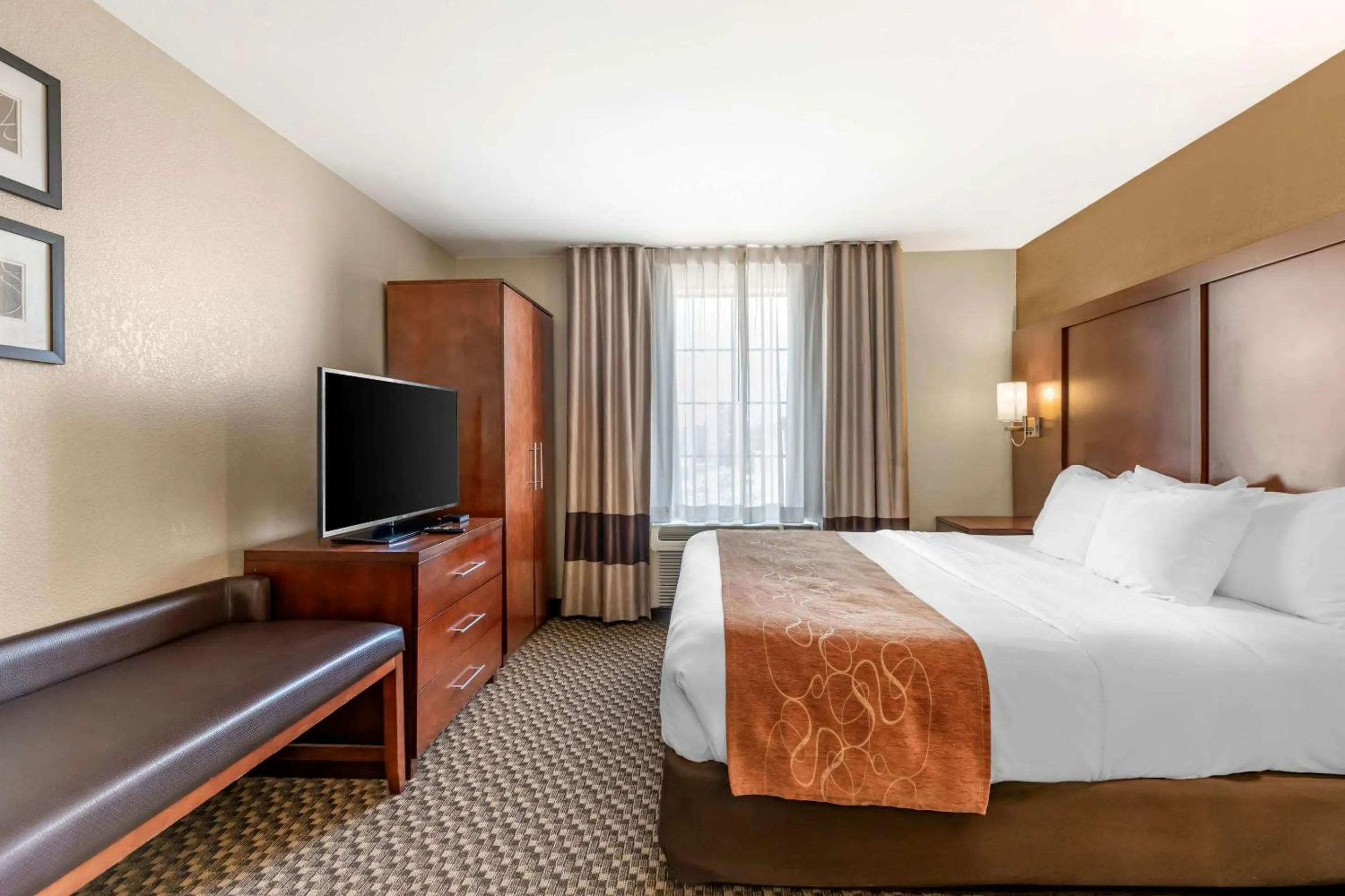 Bedroom, Bed in Comfort Suites Port Allen - Baton Rouge