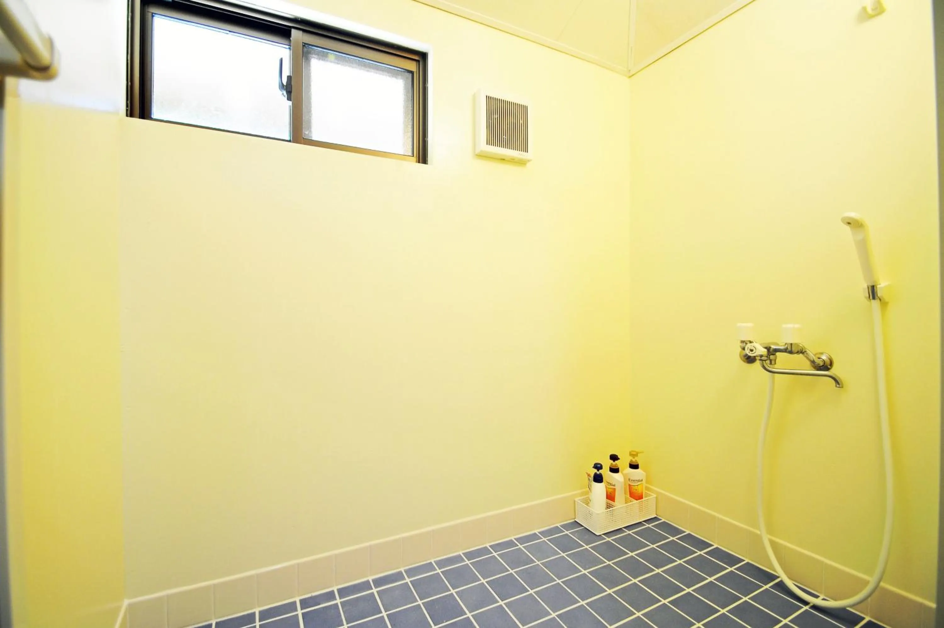 Shower in Makiya Tokusukeya