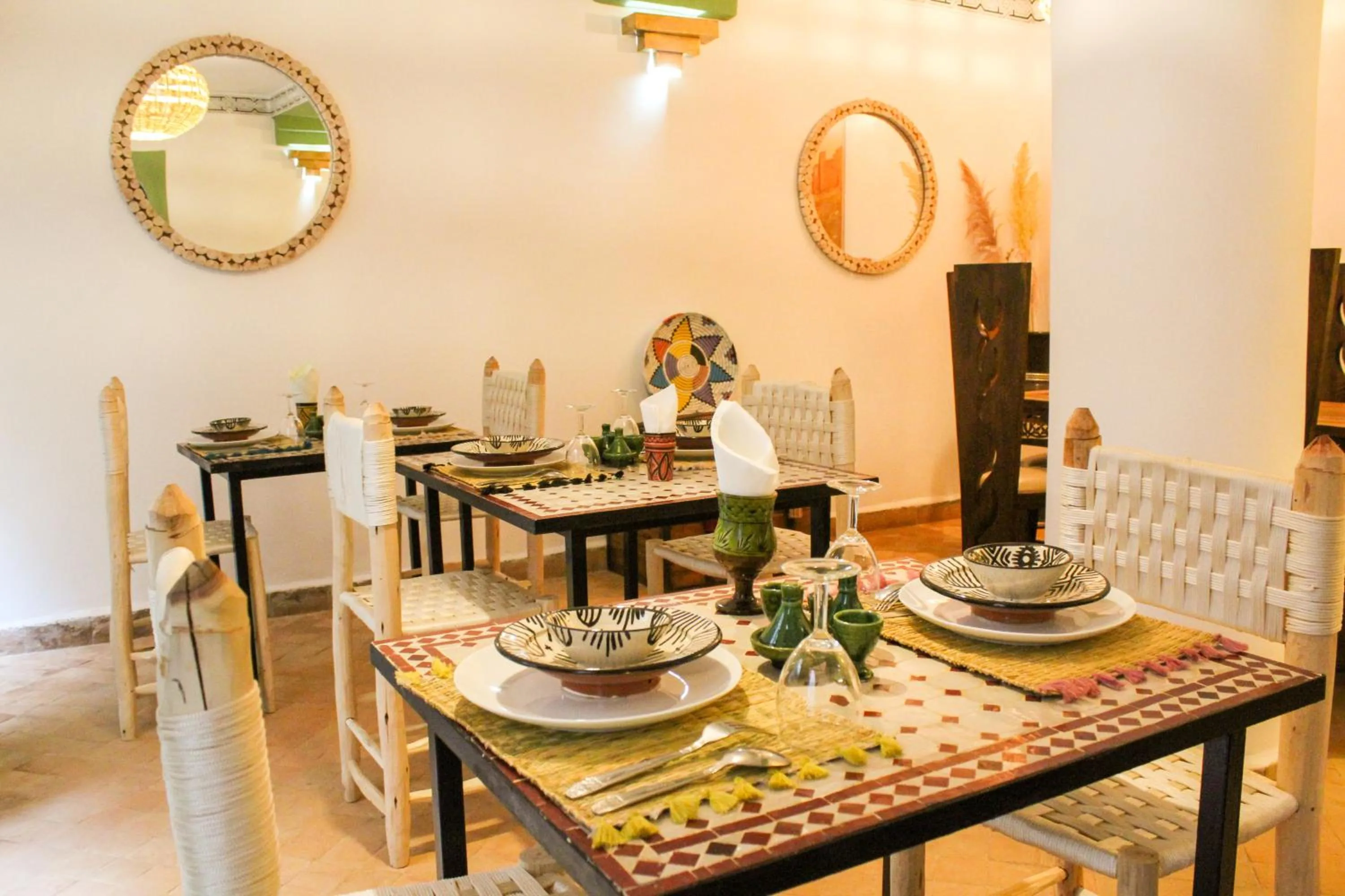 Restaurant/places to eat in Riad Amra