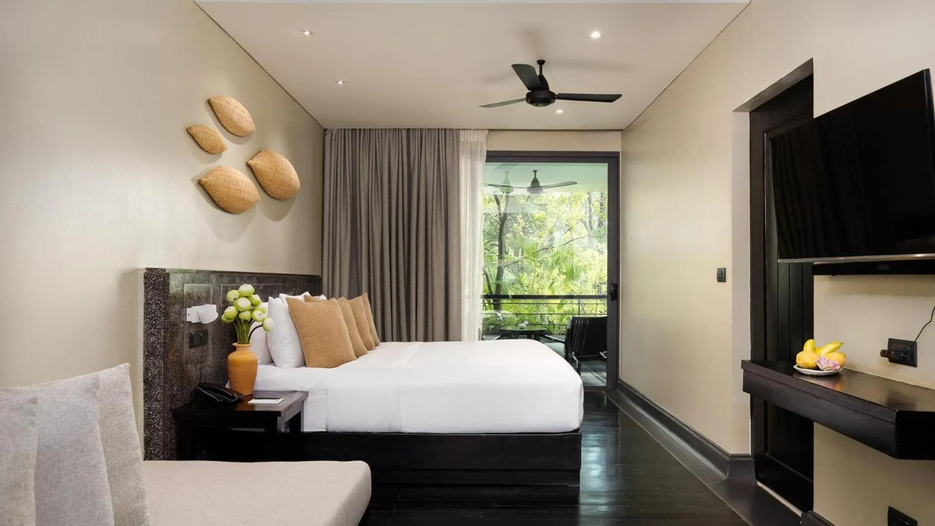 Photo of the whole room, Bed in Anjali by Syphon