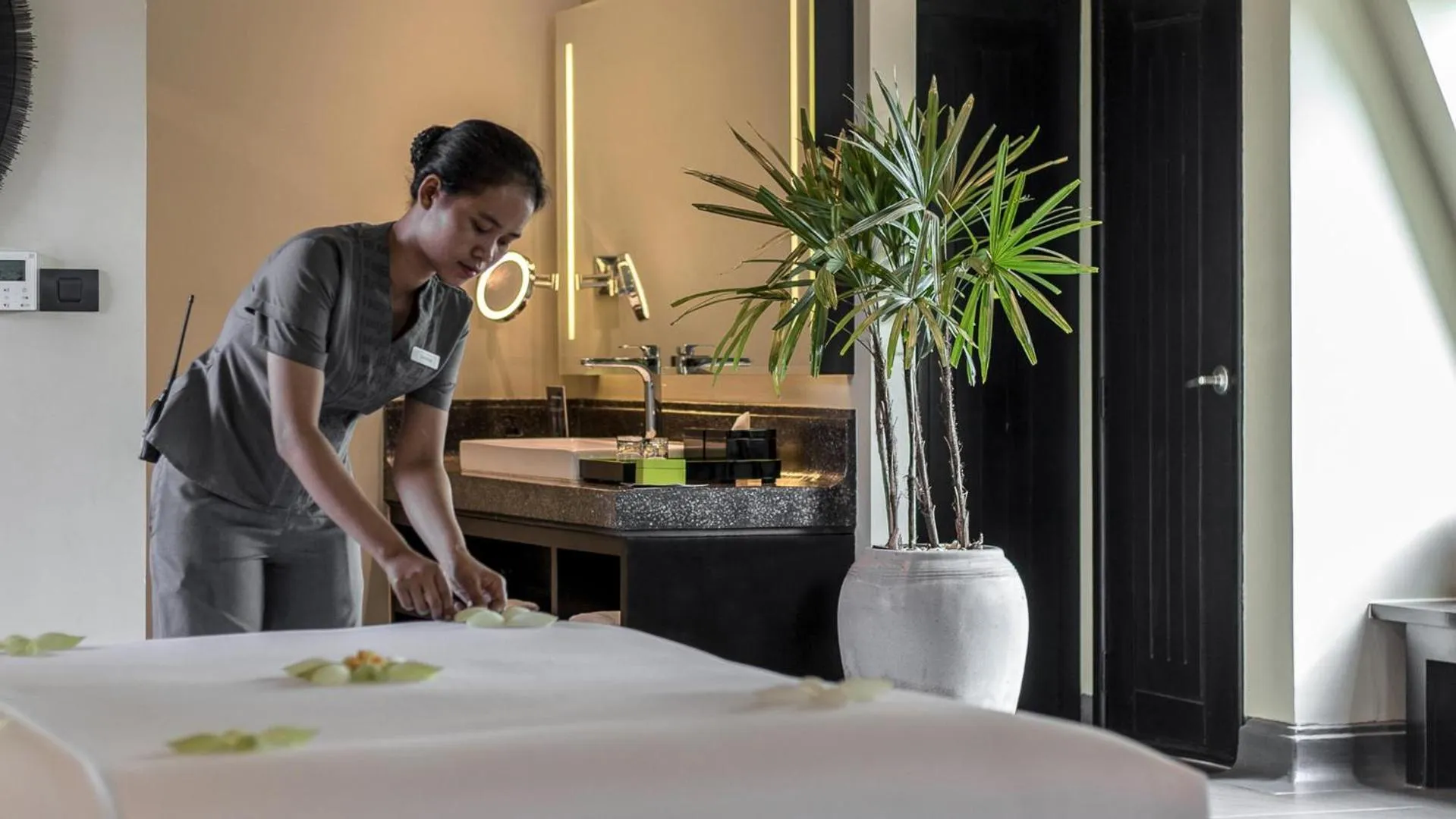 Bed in Anjali by Syphon