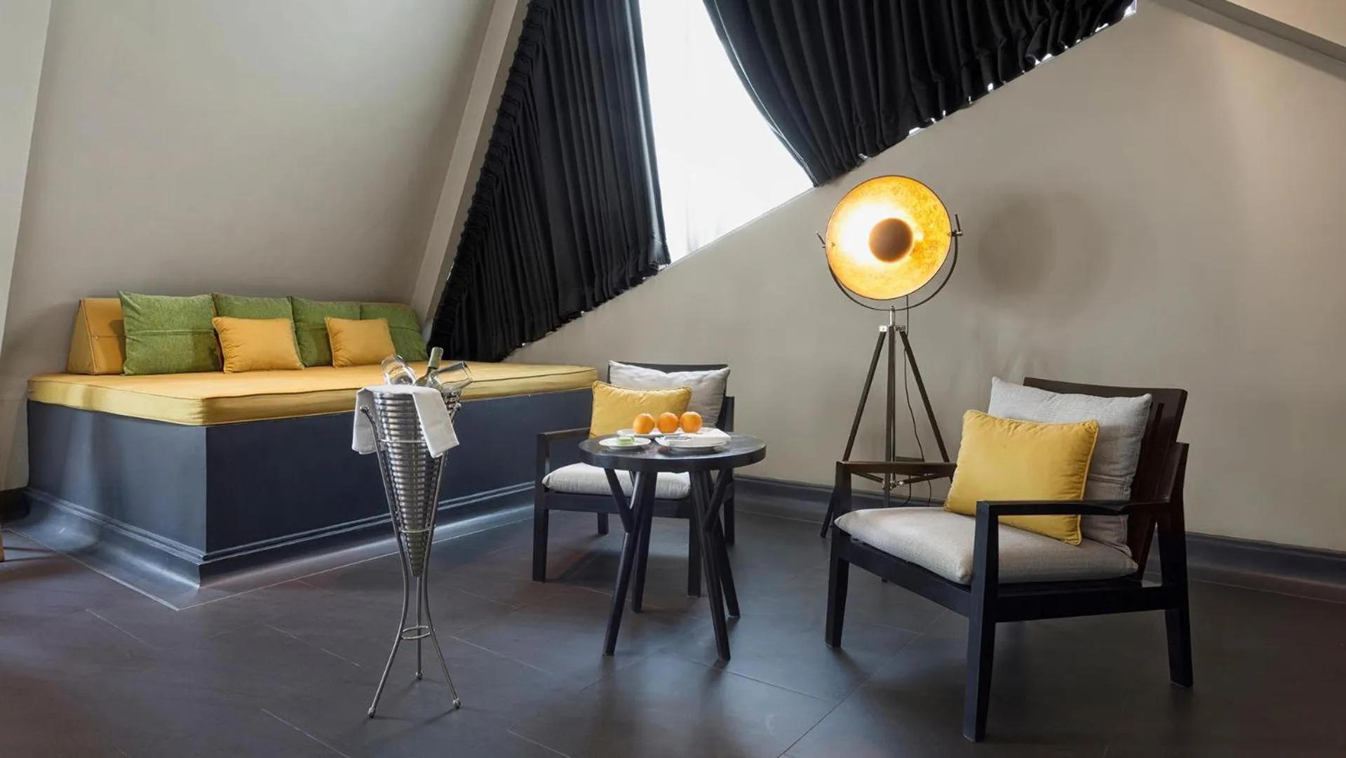 Photo of the whole room, Bed in Anjali by Syphon