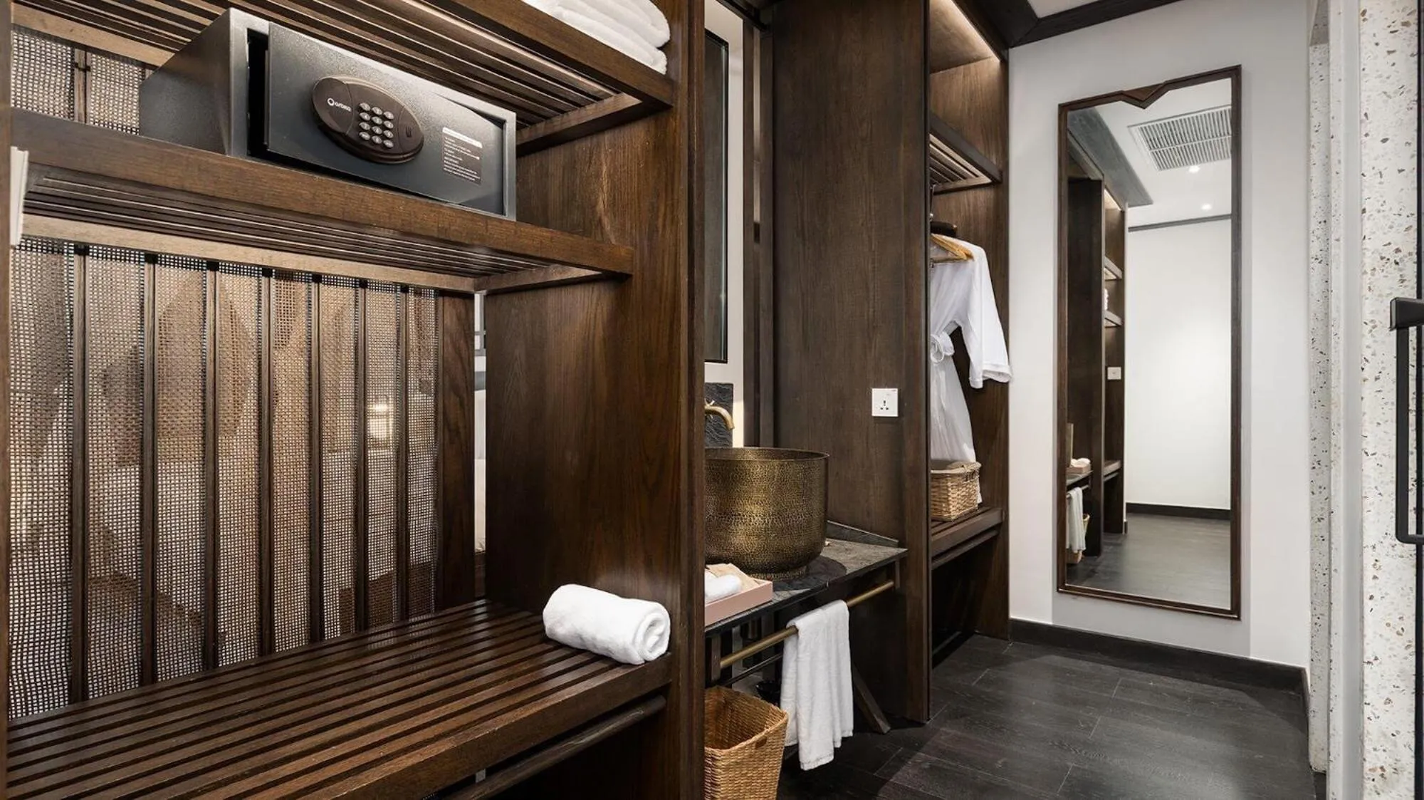 Spa and wellness centre/facilities in Anjali by Syphon