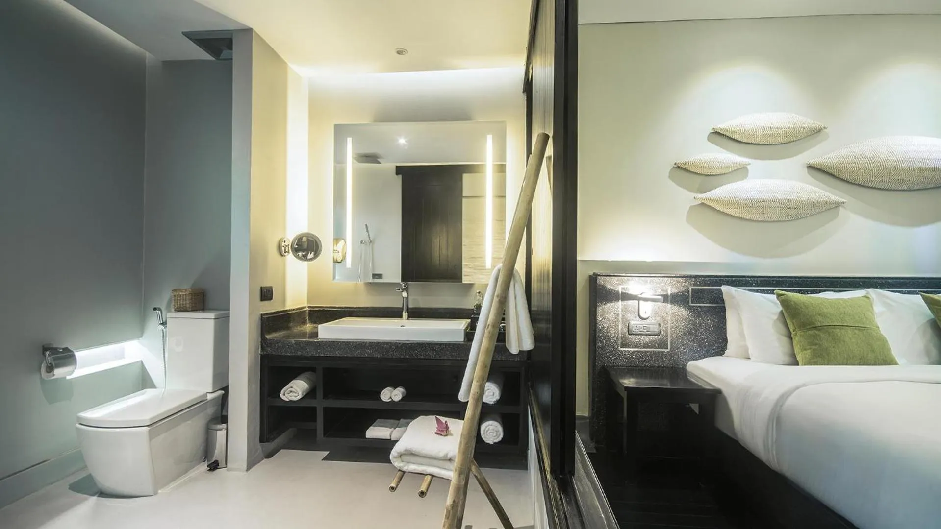 Shower, Bed in Anjali by Syphon