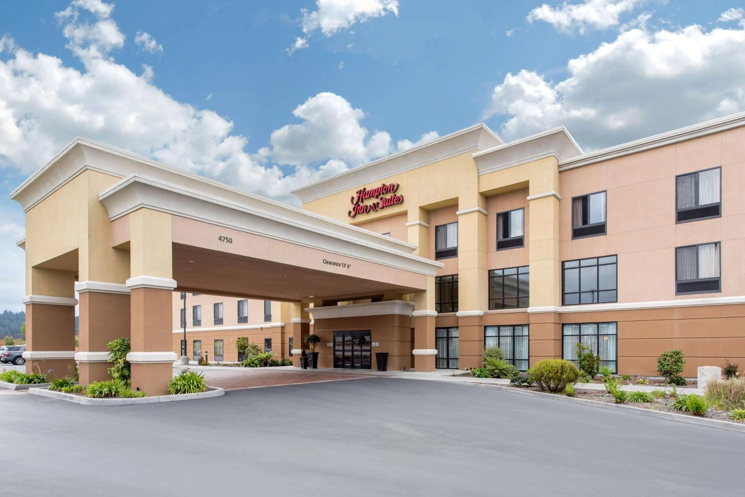 Property building in Hampton Inn & Suites Arcata