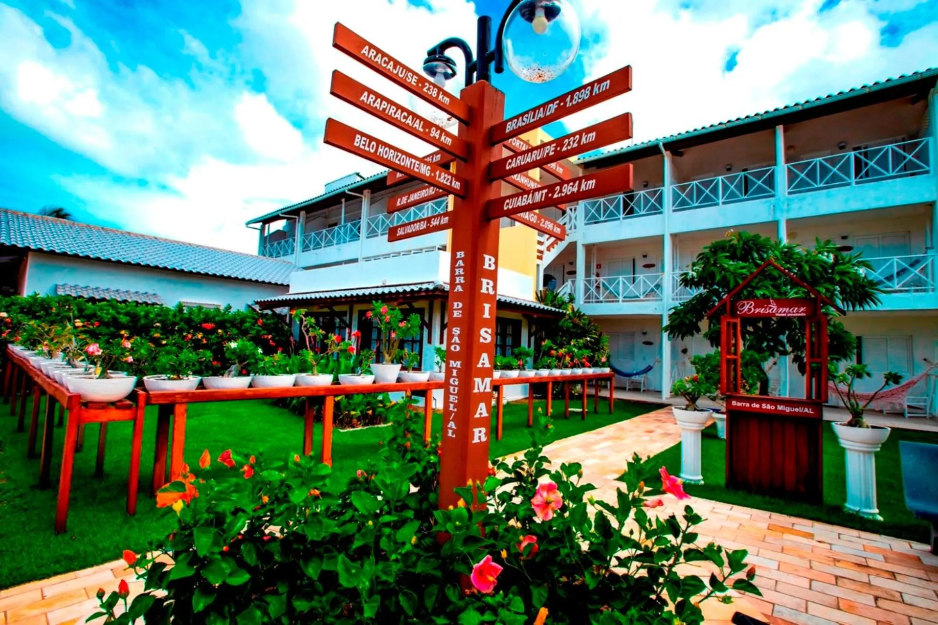 Property building in Brisamar Hotel Pousada