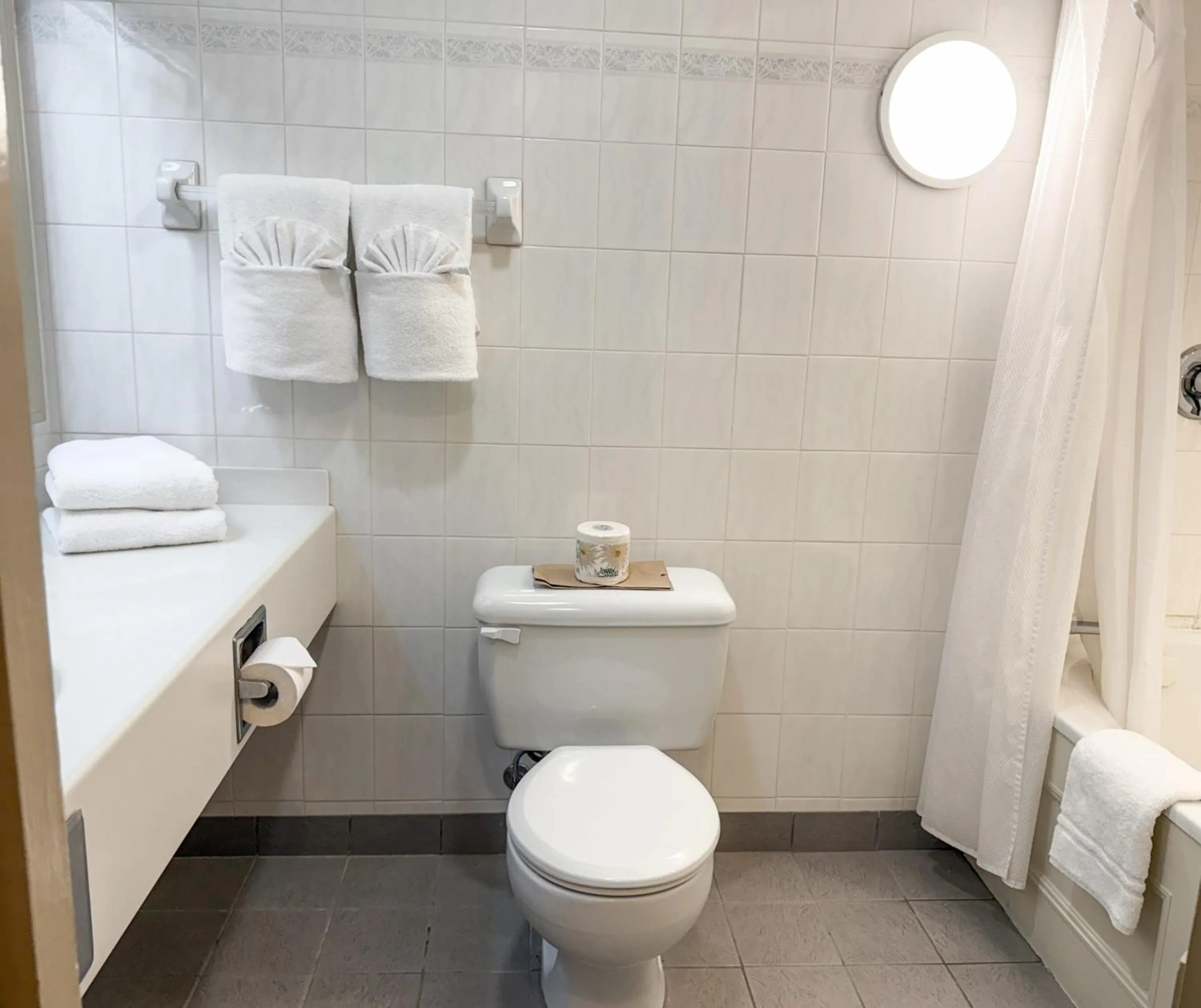 Shower in Inn on the Lake