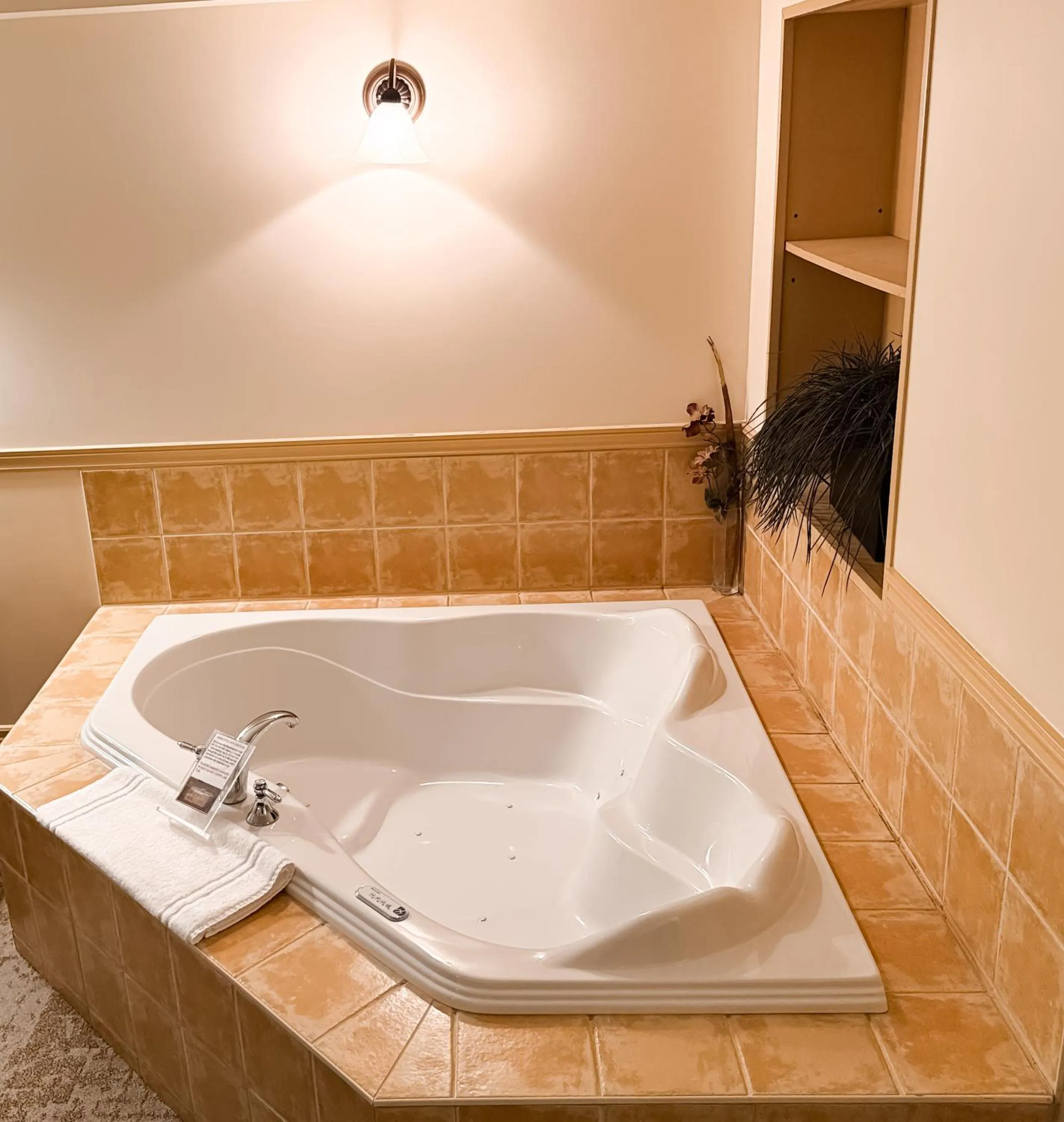 Hot Tub in Inn on the Lake