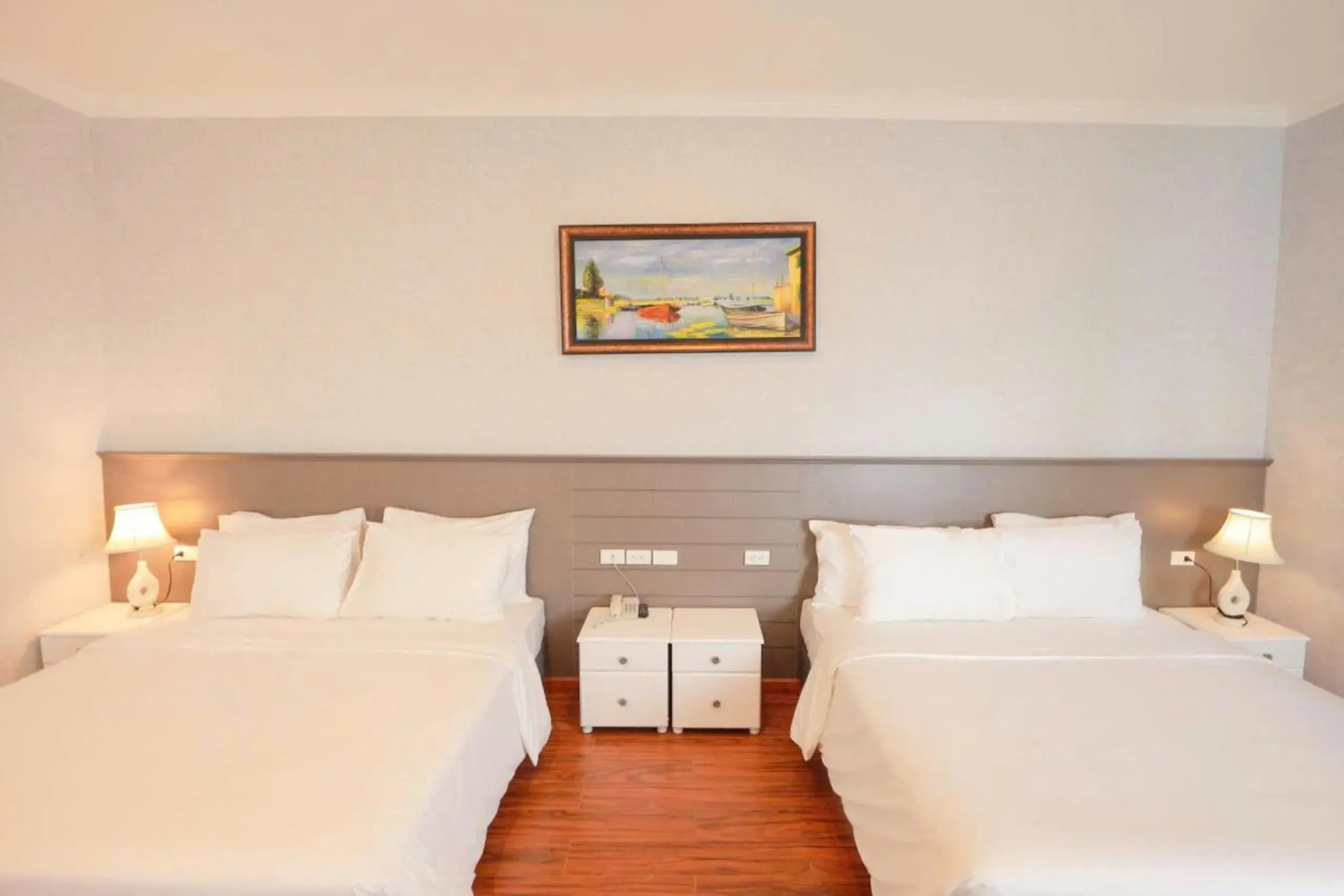 Superior Twin Room in Hotel Du Lys Superior Twin Room in Hotel Du Lys