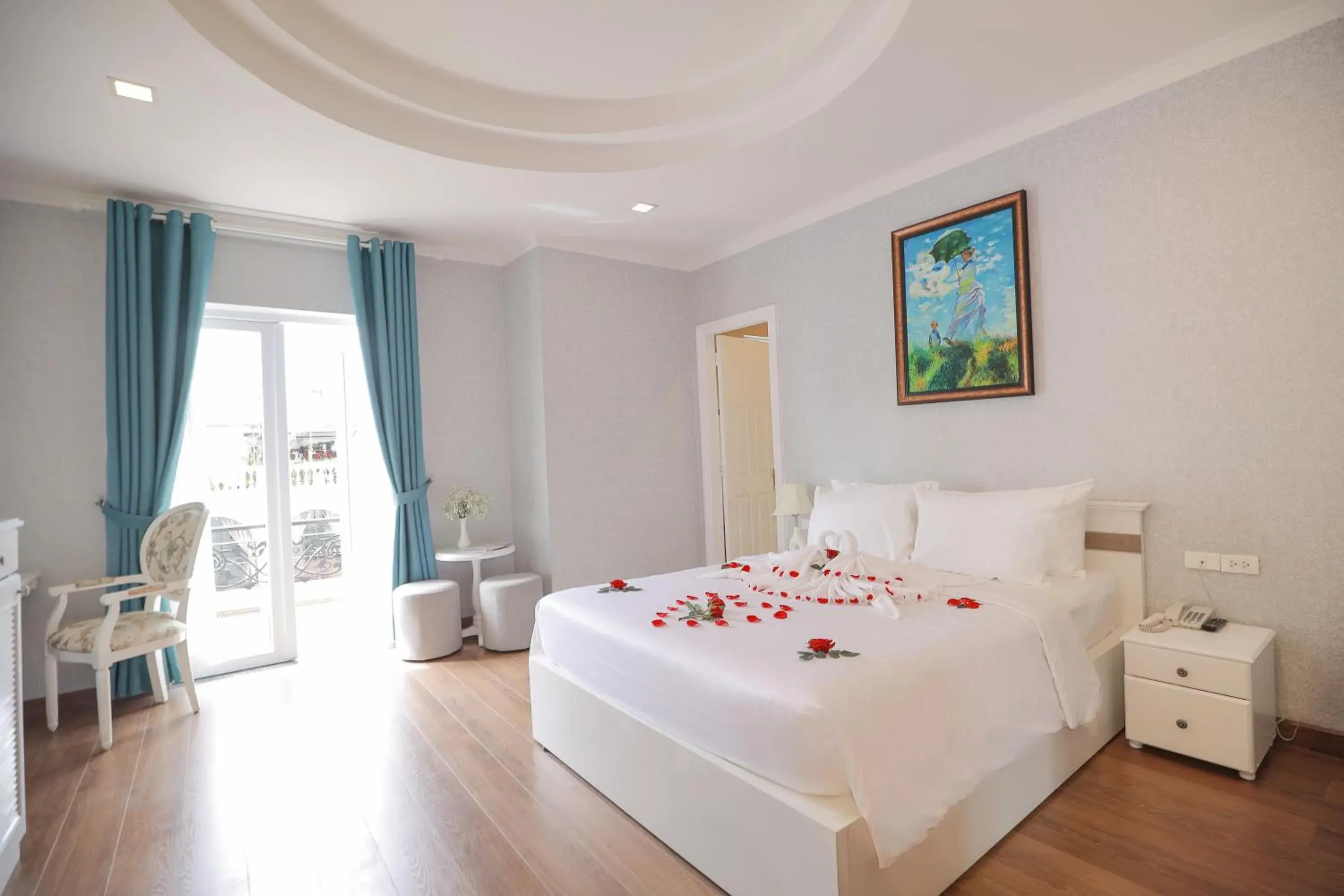 Deluxe Double Room with Balcony in Hotel Du Lys Deluxe Double Room with Balcony in Hotel Du Lys