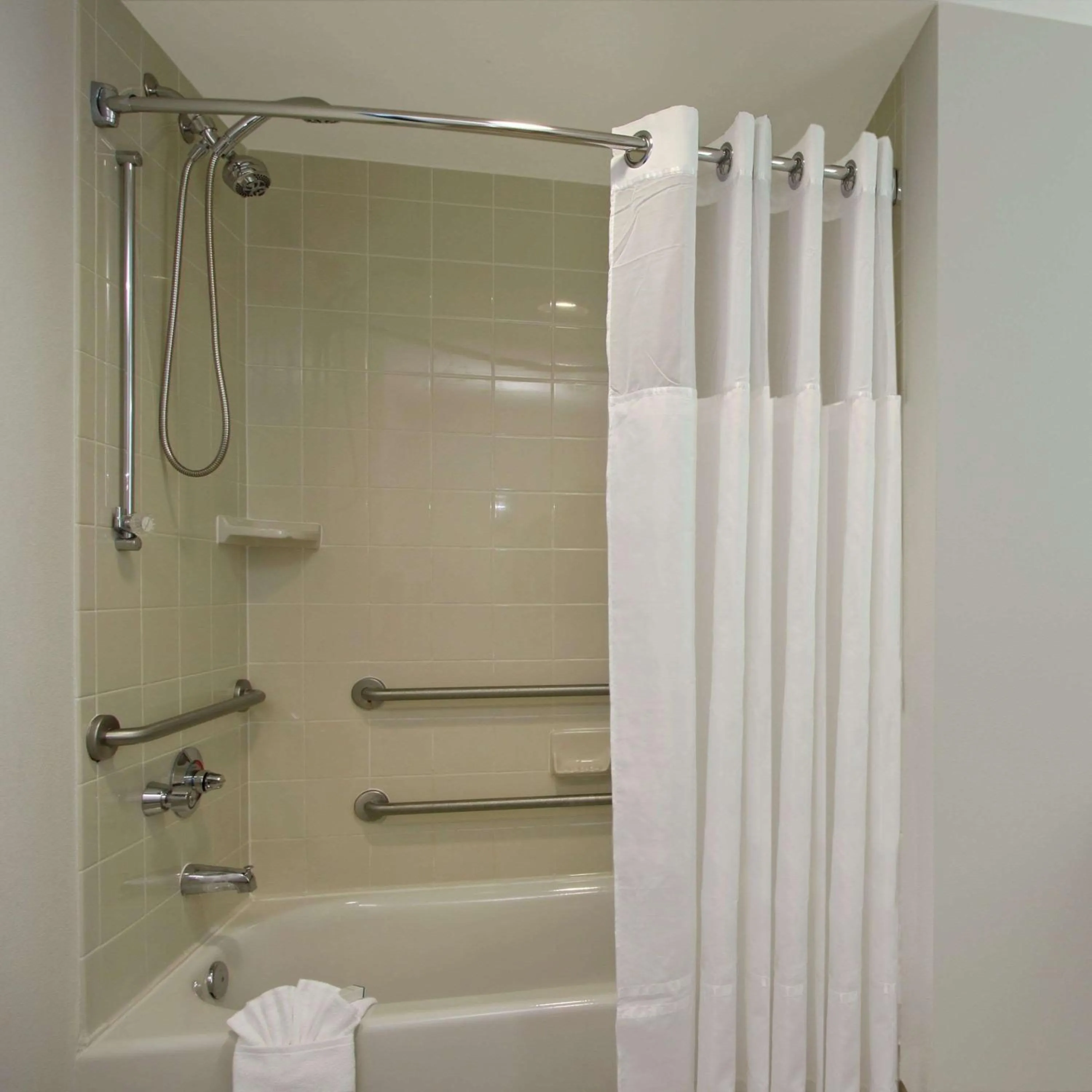 Bathroom in Homewood Suites by Hilton Fort Lauderdale Airport-Cruise Port