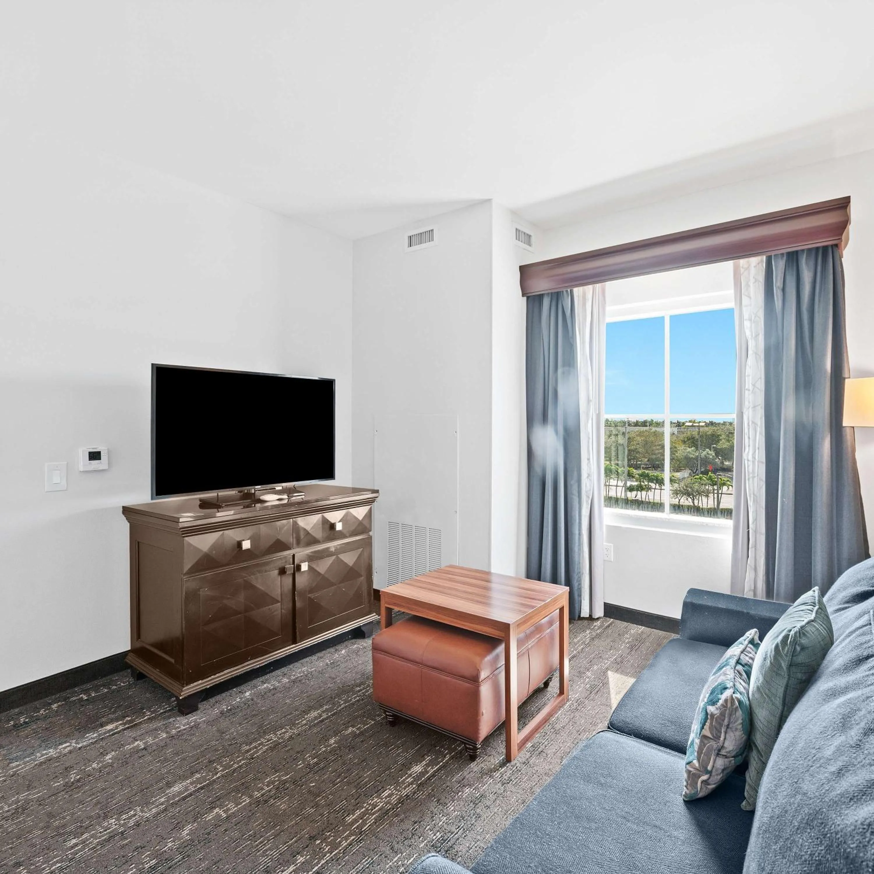 Living room in Homewood Suites by Hilton Fort Lauderdale Airport-Cruise Port