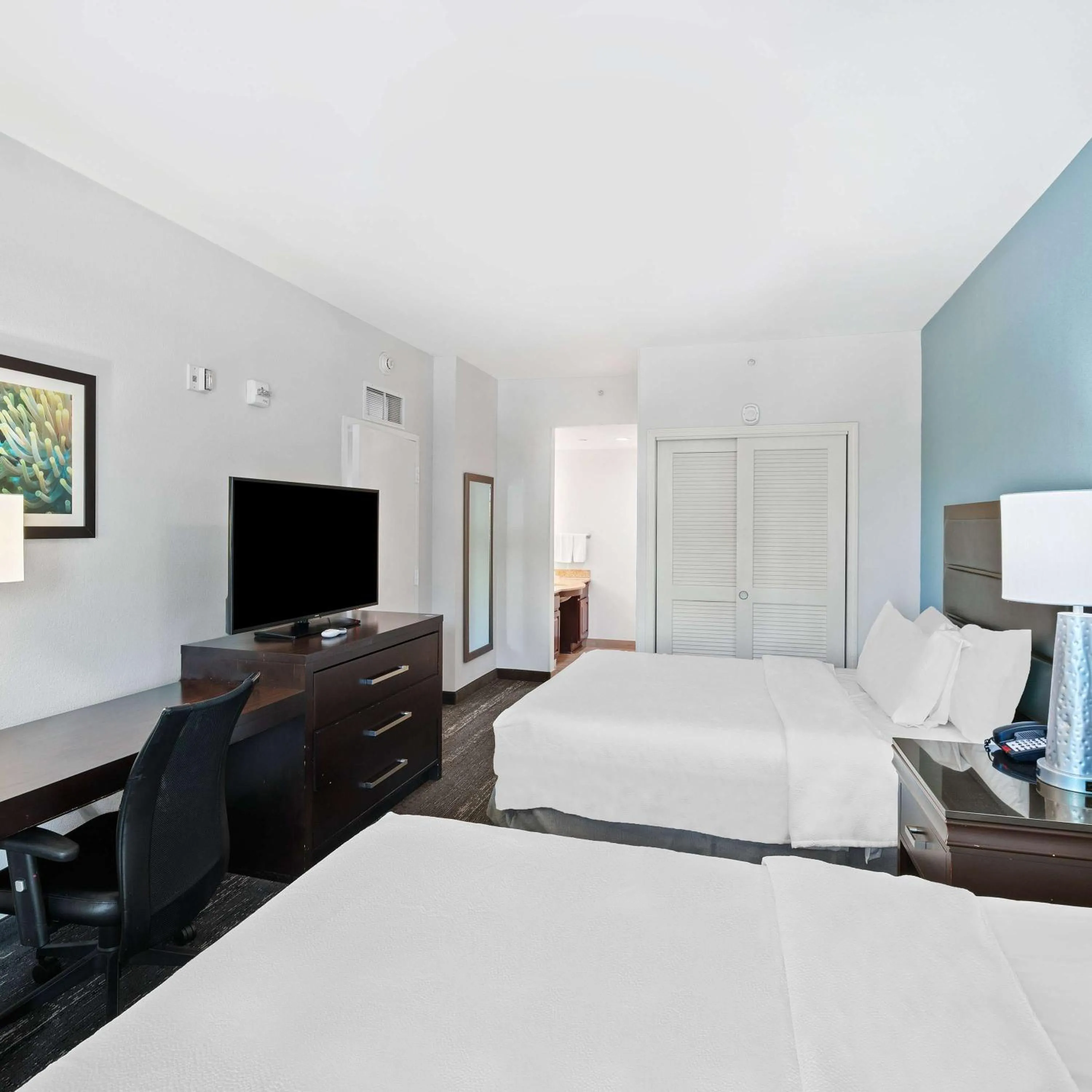 Bed in Homewood Suites by Hilton Fort Lauderdale Airport-Cruise Port