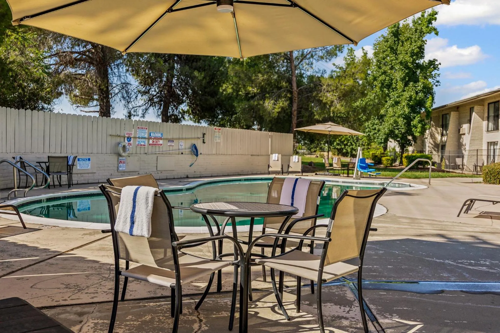 Swimming pool in Heritage Inn Express Roseville