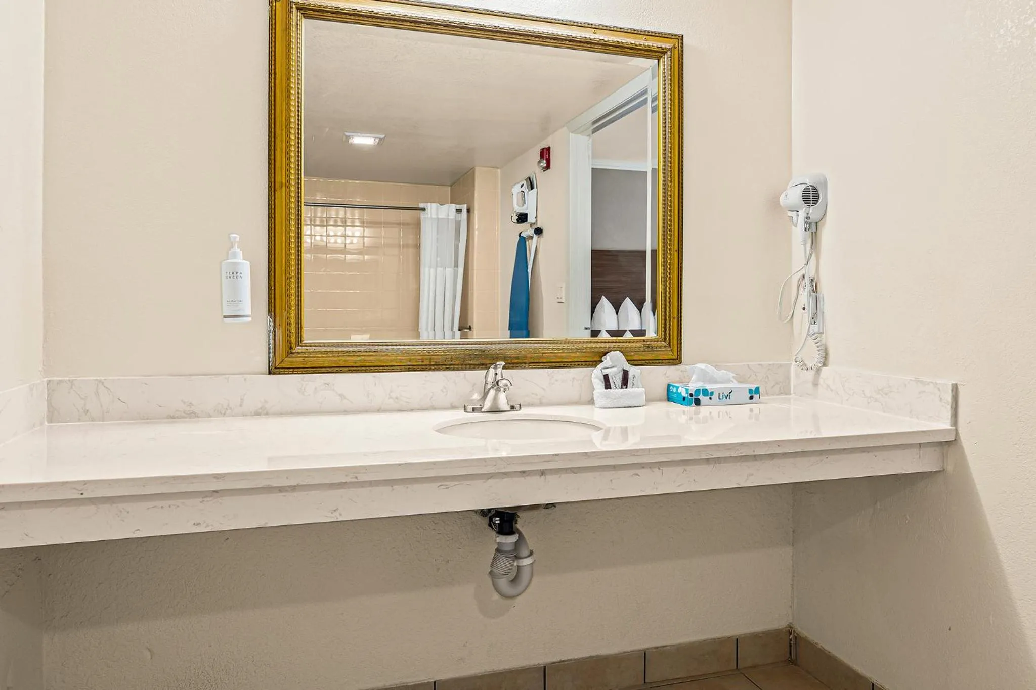 Bathroom in Heritage Inn Express Roseville