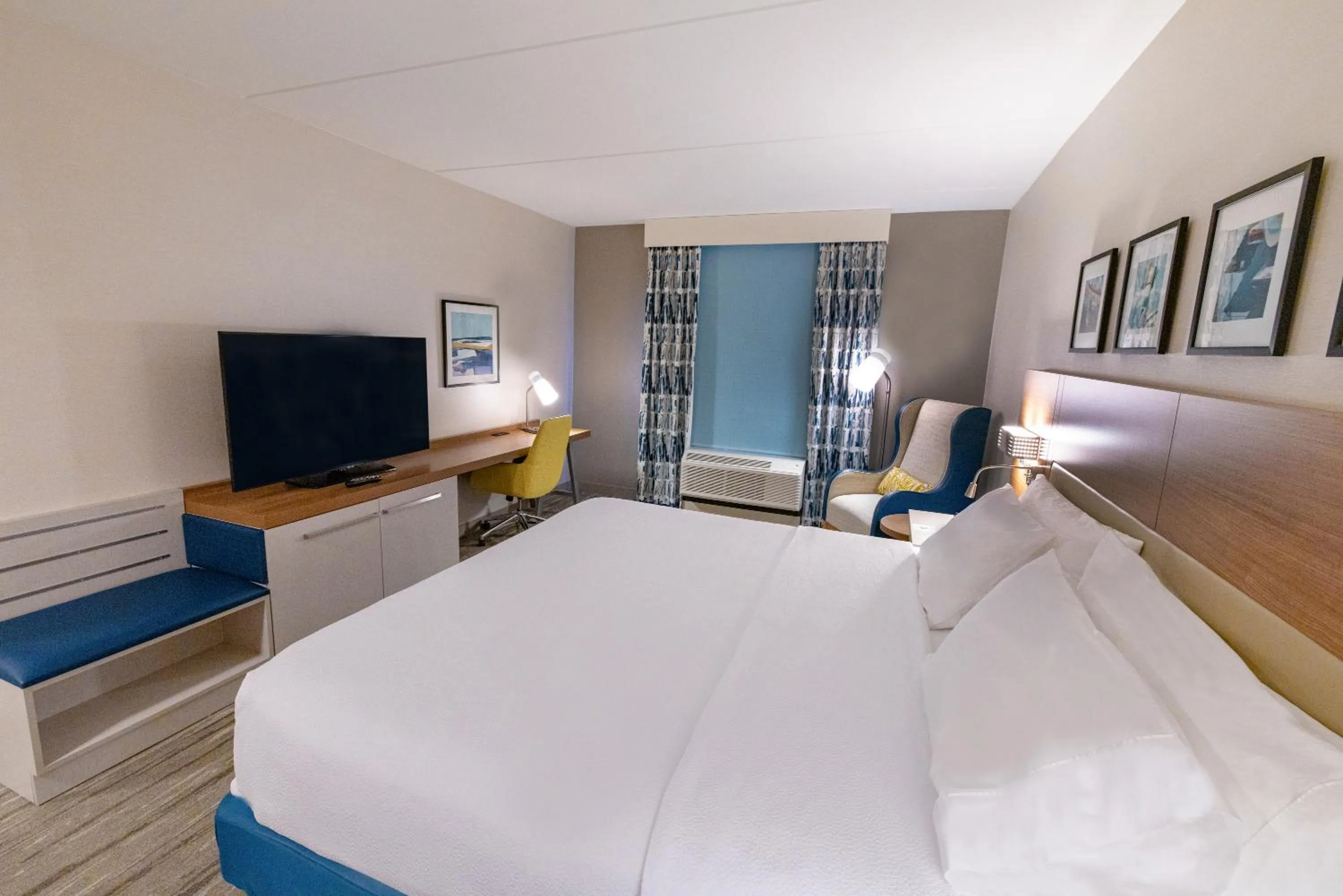 Bed in Hilton Garden Inn Lakewood