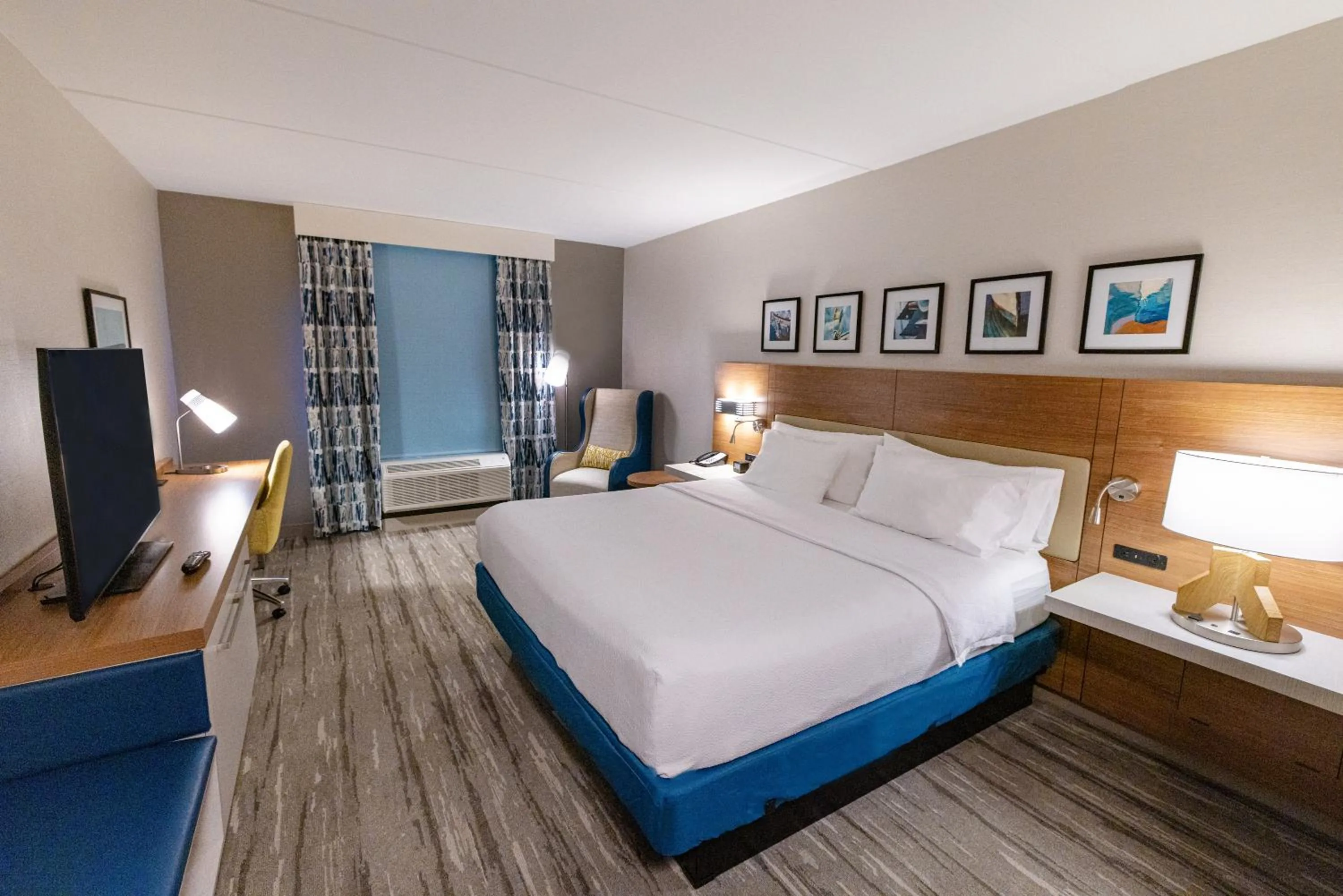 Bed in Hilton Garden Inn Lakewood