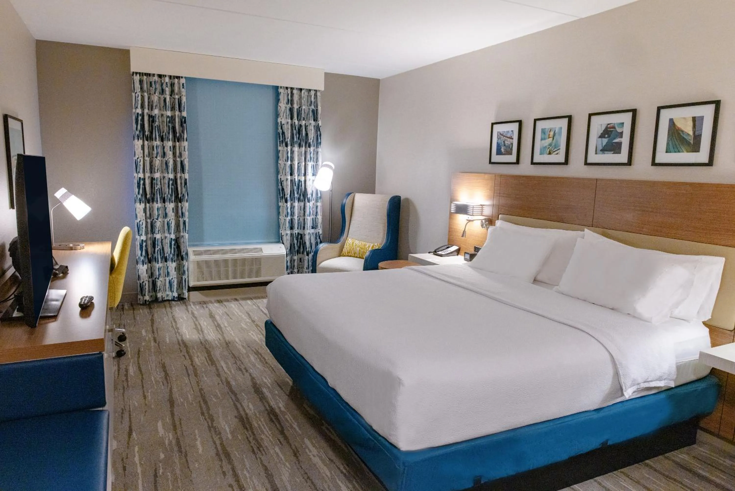 Bed in Hilton Garden Inn Lakewood