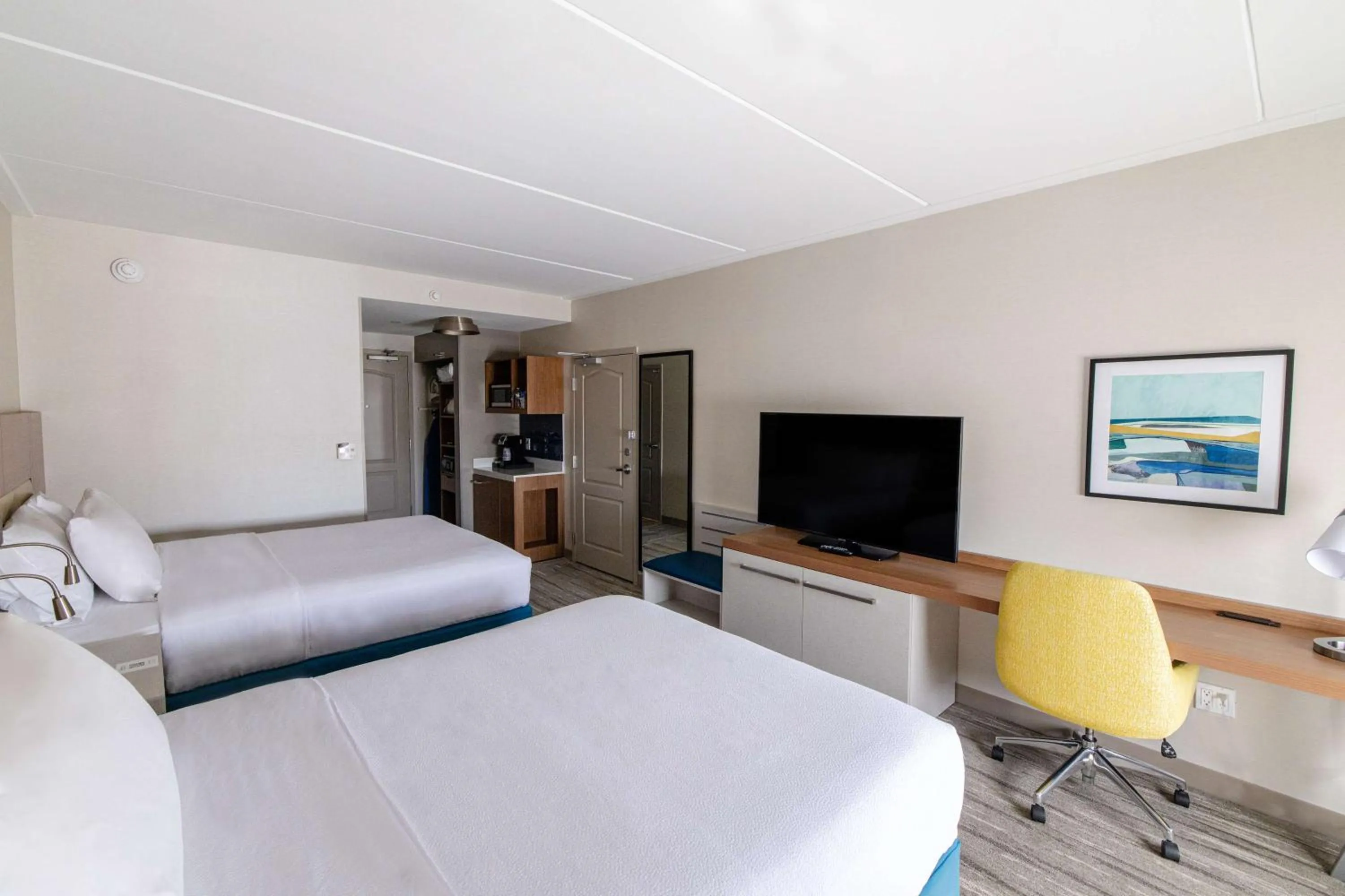 Bedroom, Bed in Hilton Garden Inn Lakewood