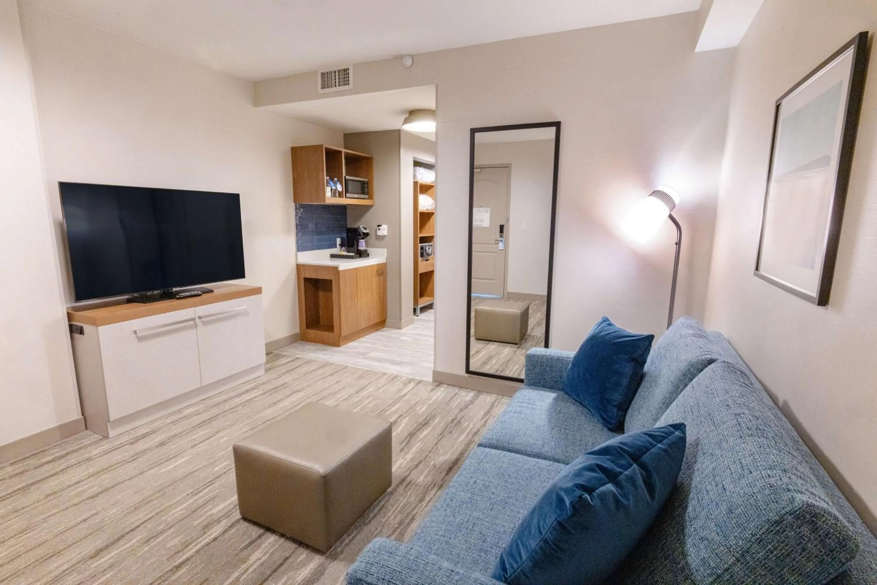 Living room in Hilton Garden Inn Lakewood