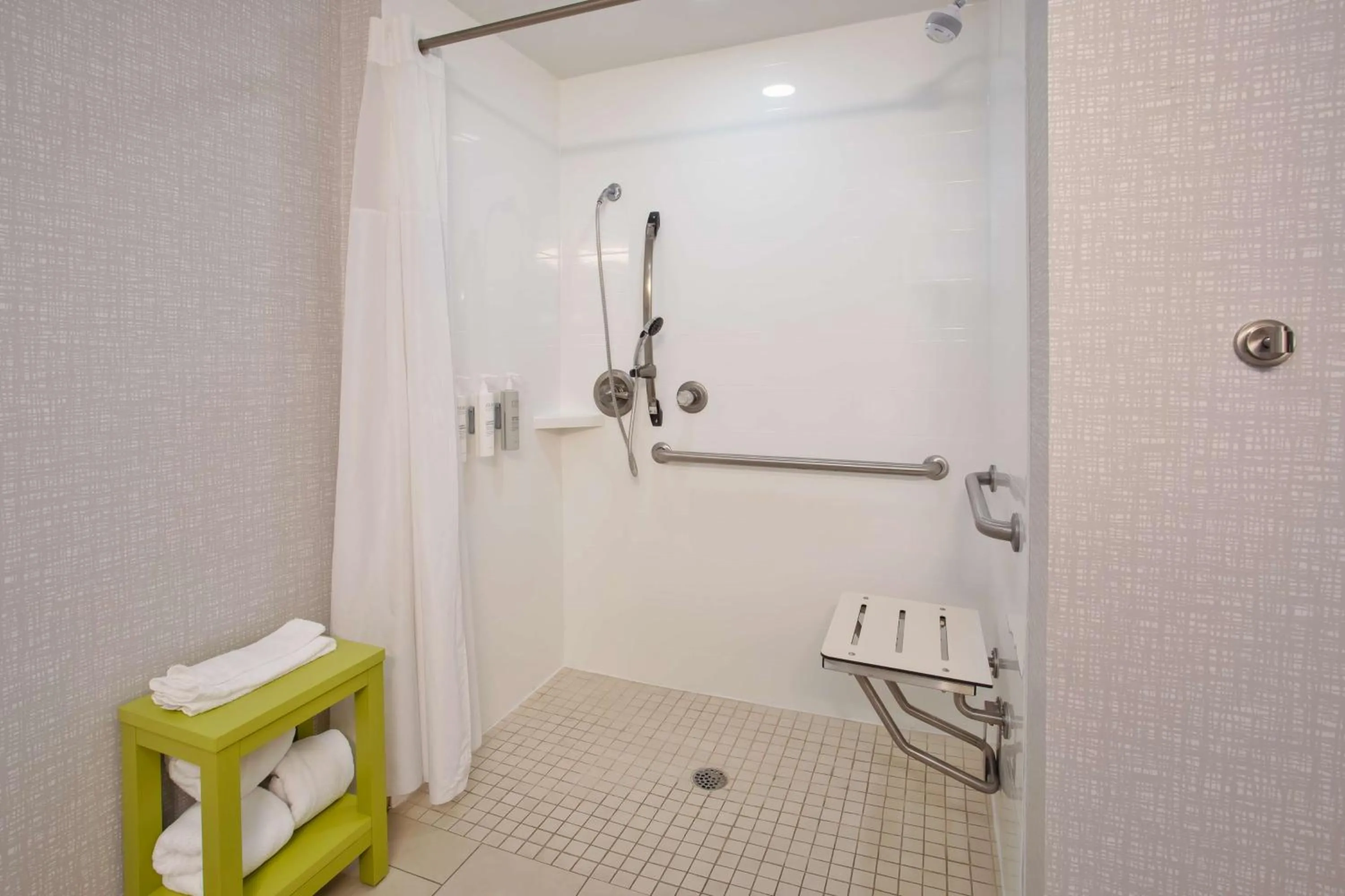 Bathroom in Hampton Inn & Suites Athens/Interstate 65