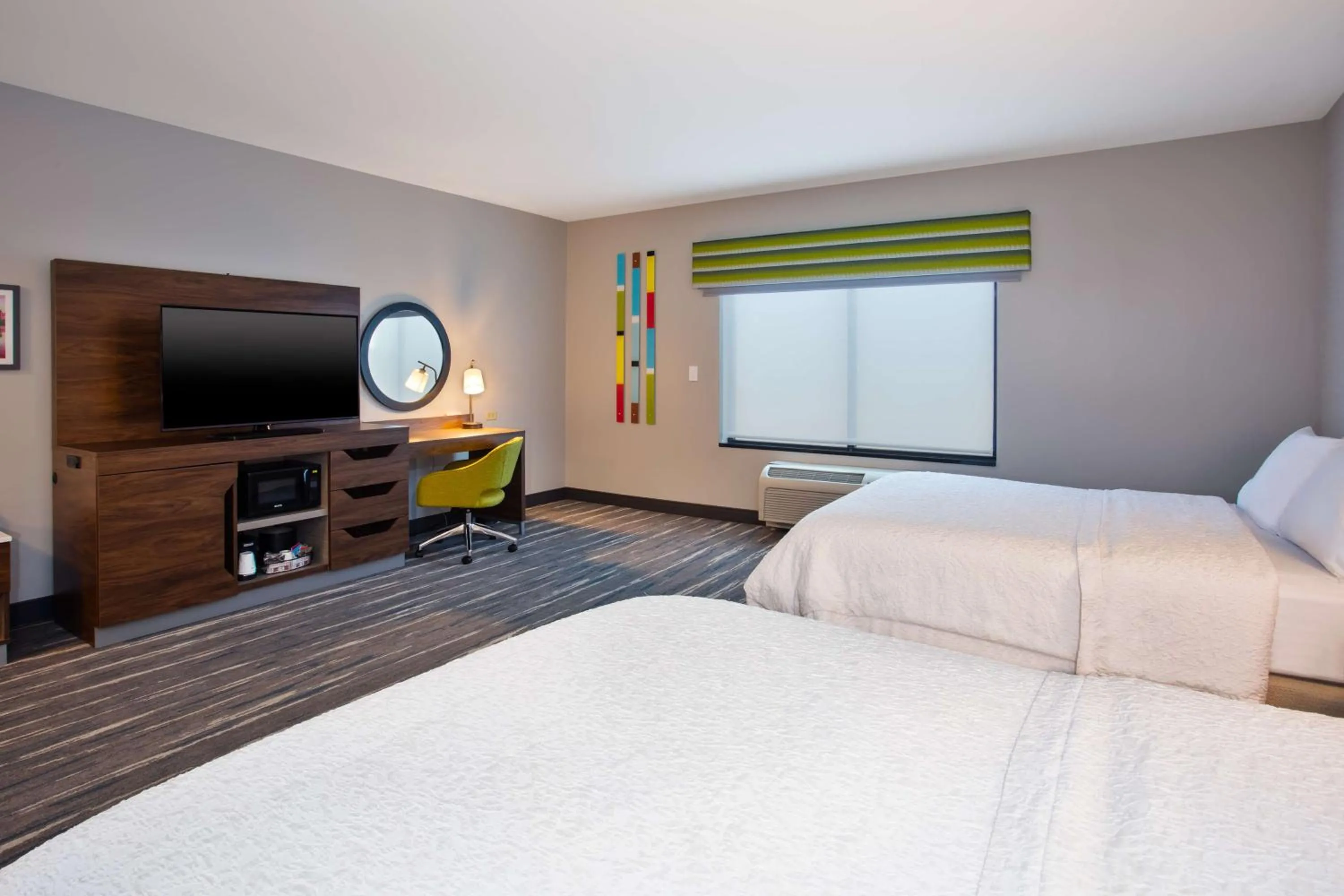 Bed in Hampton Inn & Suites Athens/Interstate 65