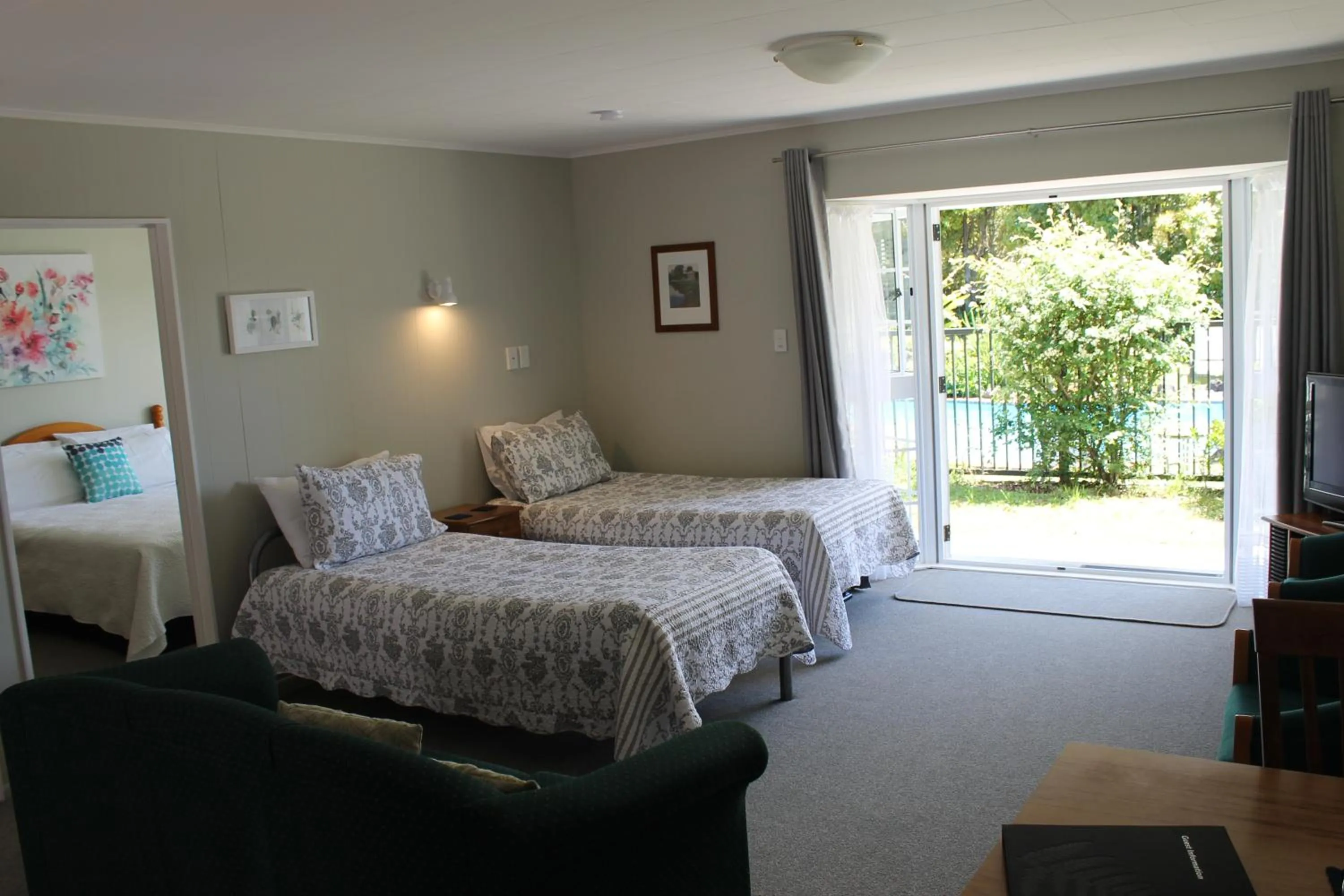 Bed in Ash Grove Boutique Motel