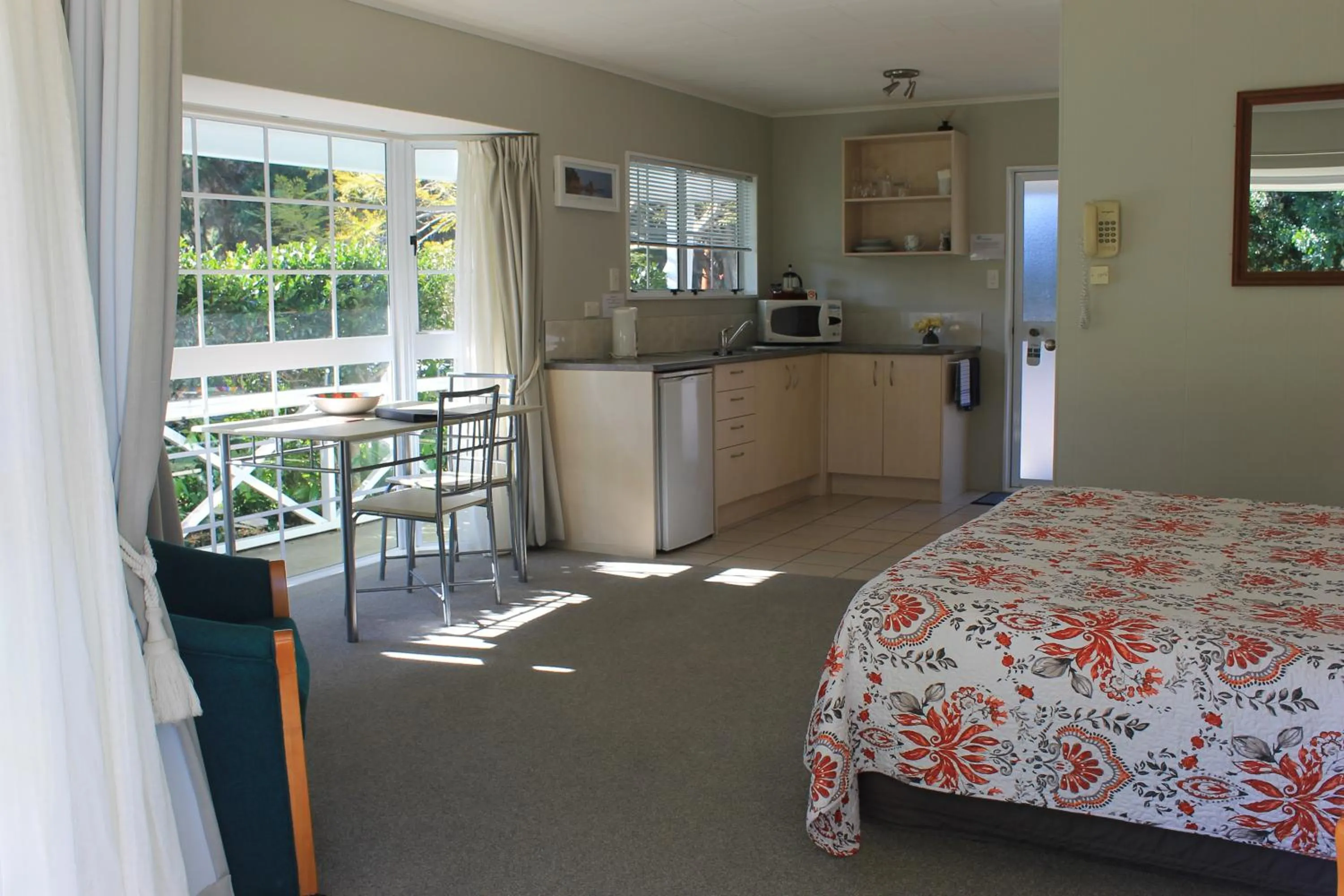 Bed in Ash Grove Boutique Motel