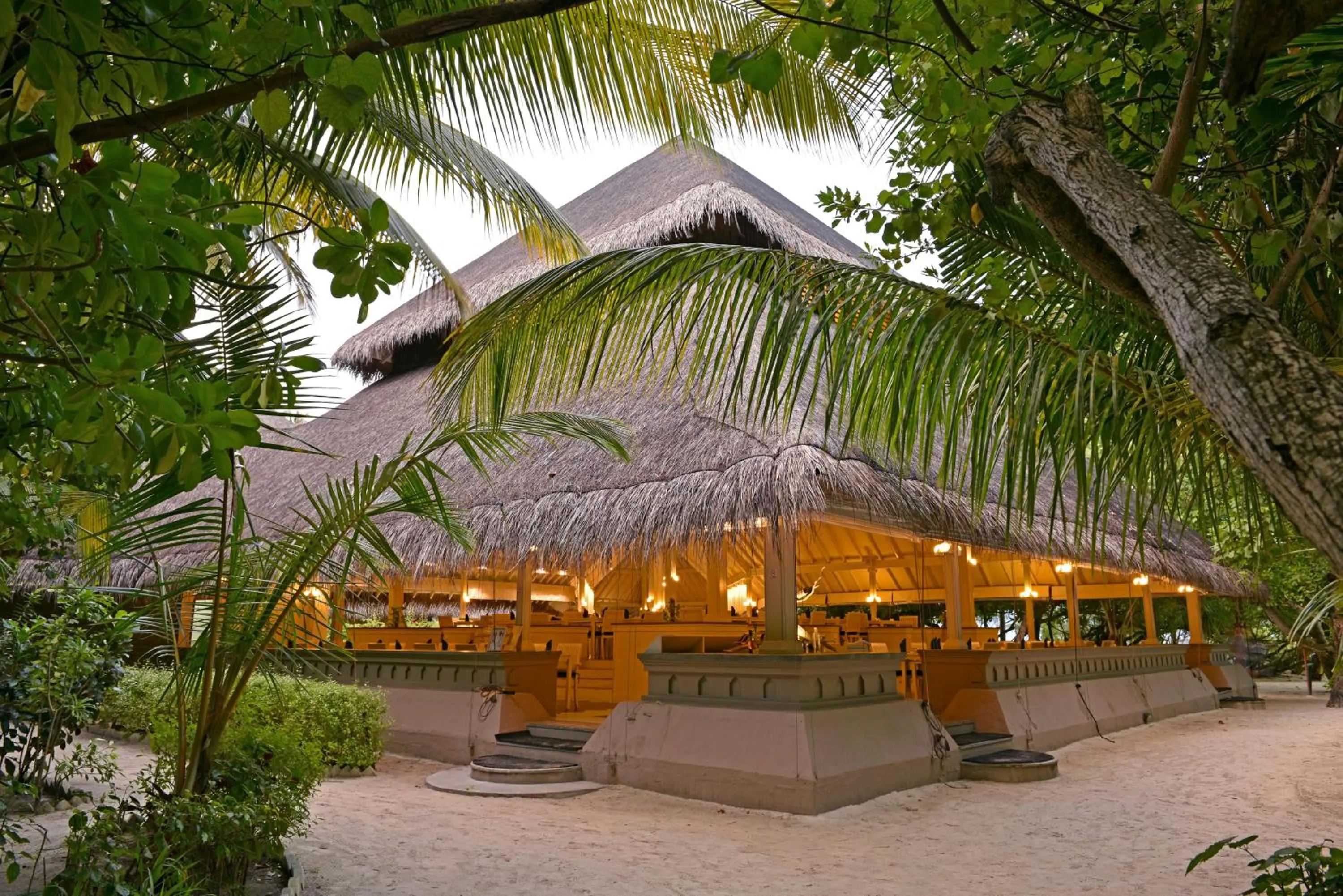 Restaurant/places to eat in Adaaran Club Rannalhi - All Inclusive - 45 Minutes away from Male by Speedboat