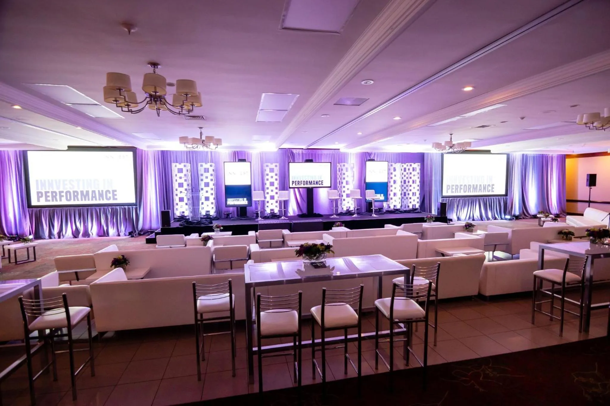 Meeting/conference room in Holiday Inn Burlington Conference Centre by IHG