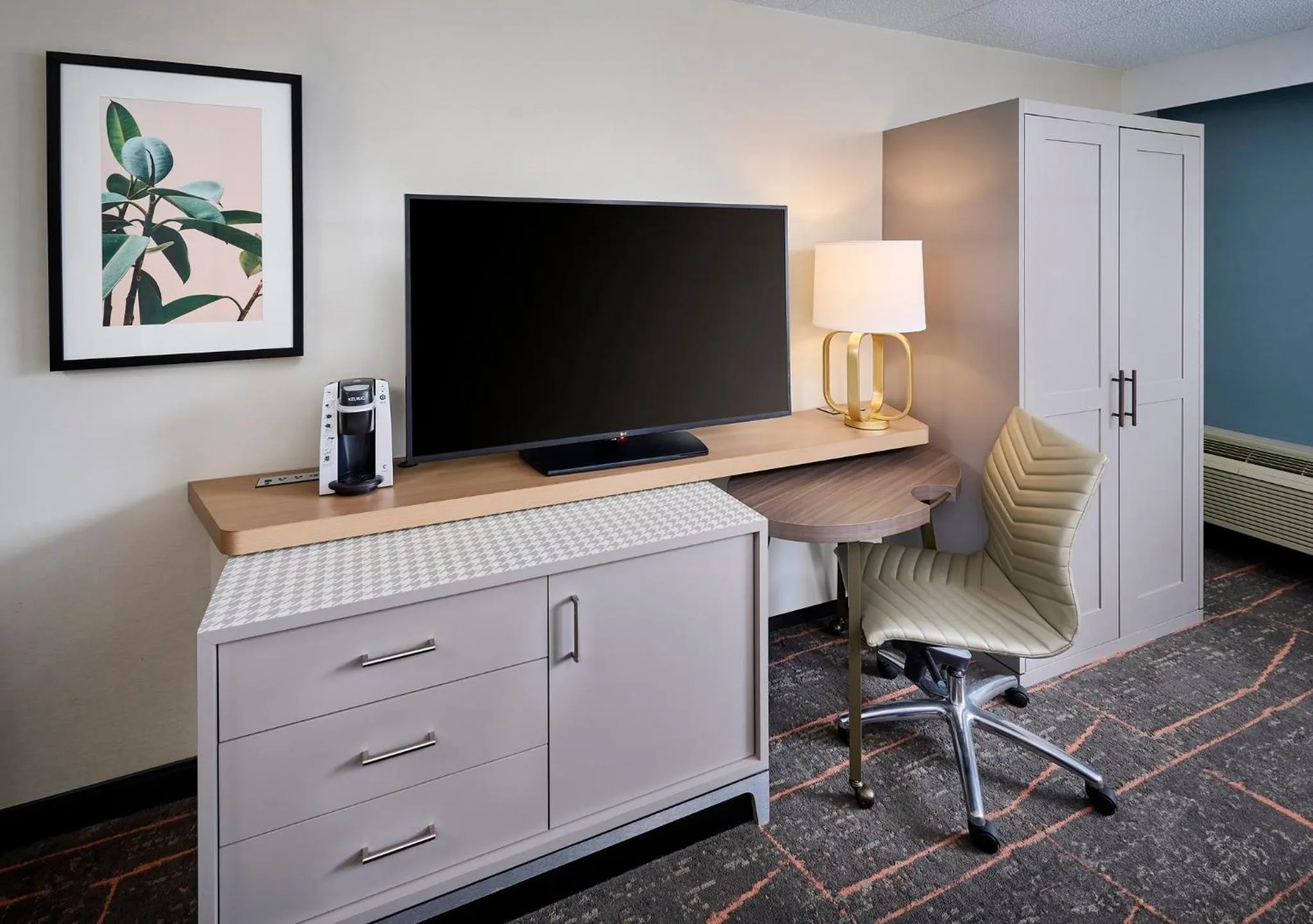 Photo of the whole room in Holiday Inn Burlington Conference Centre by IHG