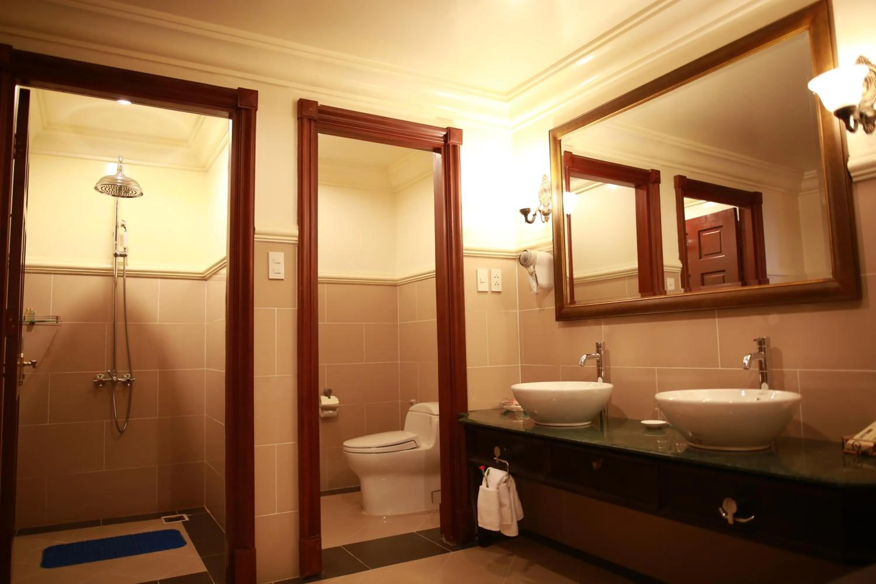 Shower in Sammy Dalat Hotel