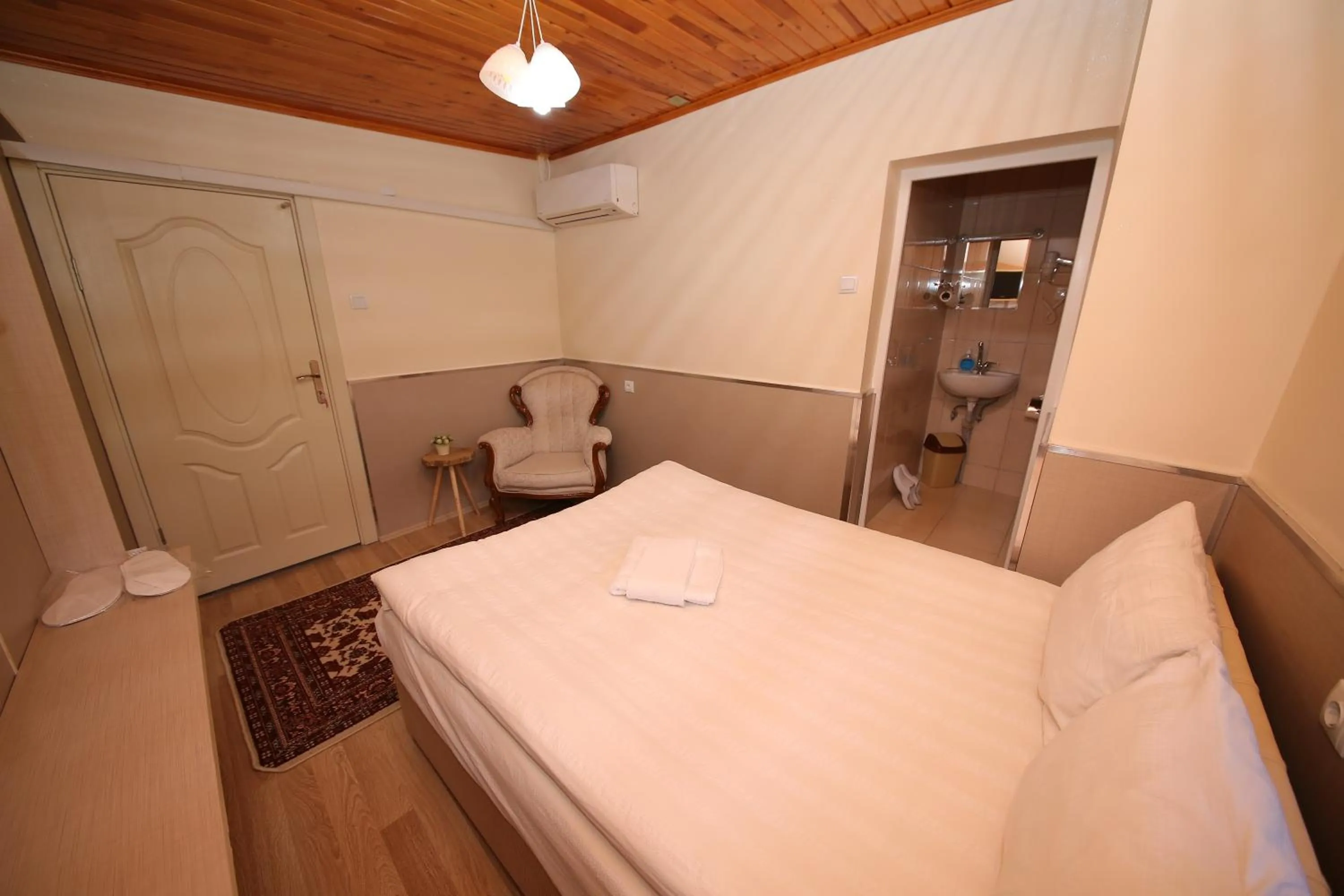 View (from property/room), Bed in Emiroğlu Konak Otel