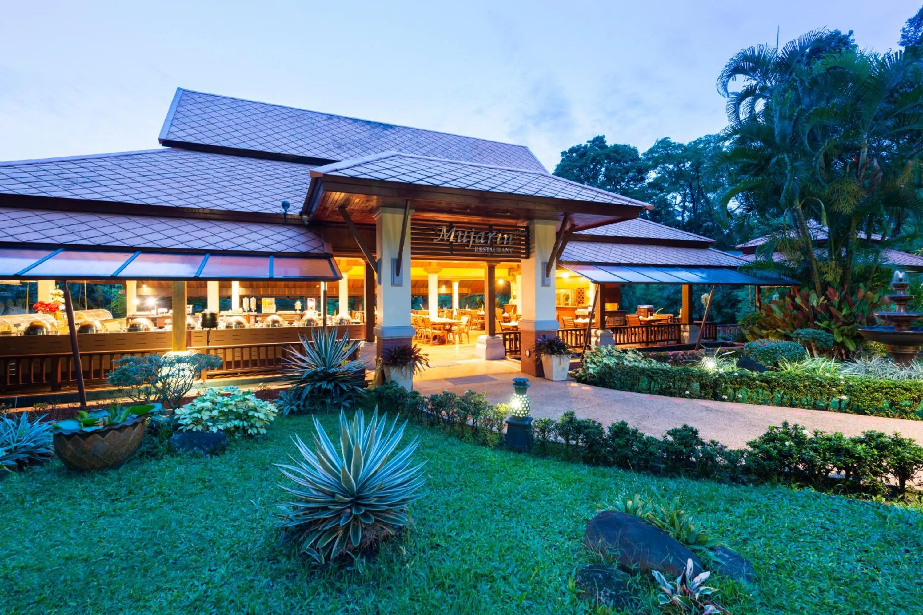 Restaurant/places to eat in Khaolak Bayfront Resort