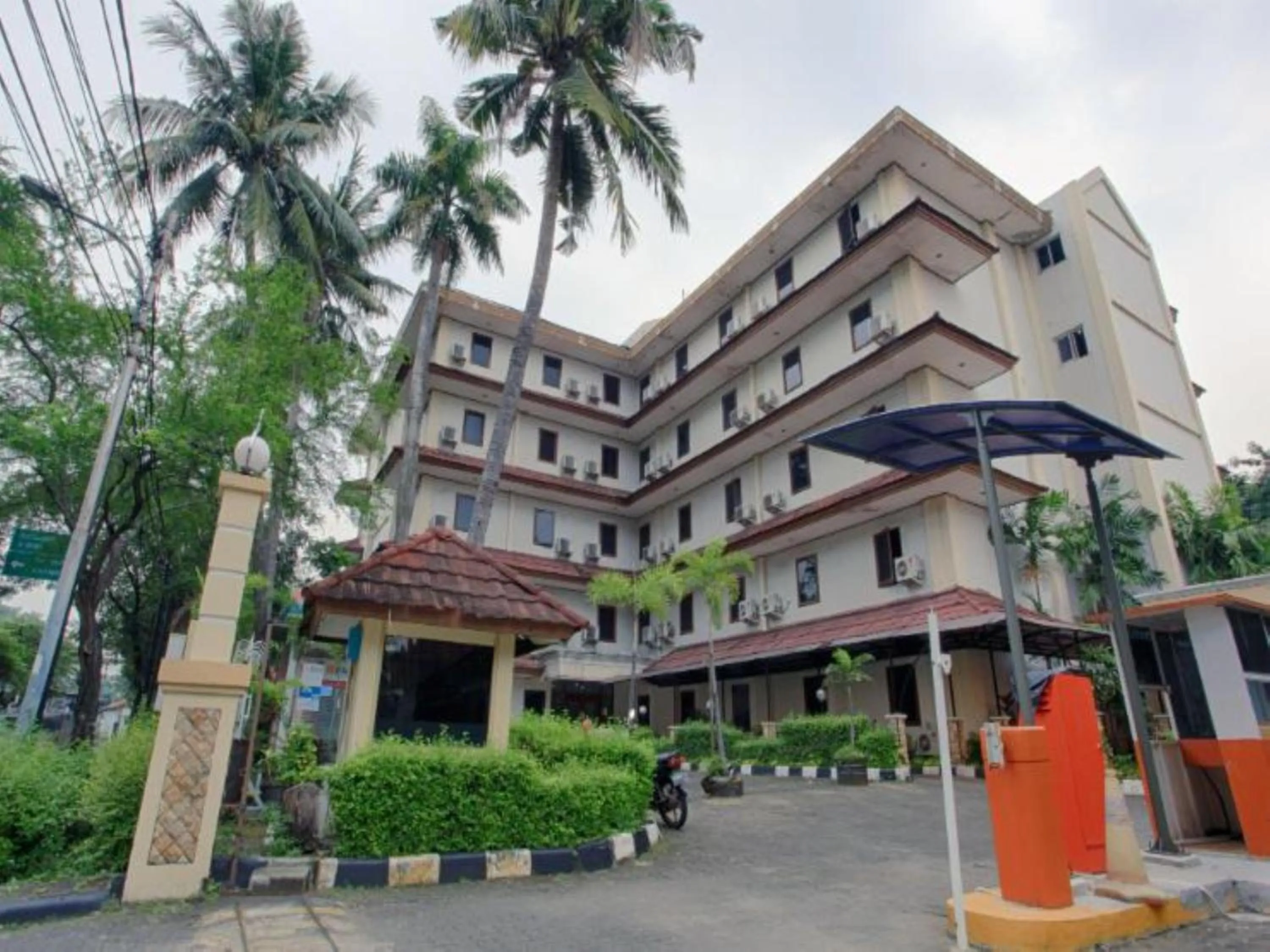 Facade/entrance in Puri Jaya Hotel
