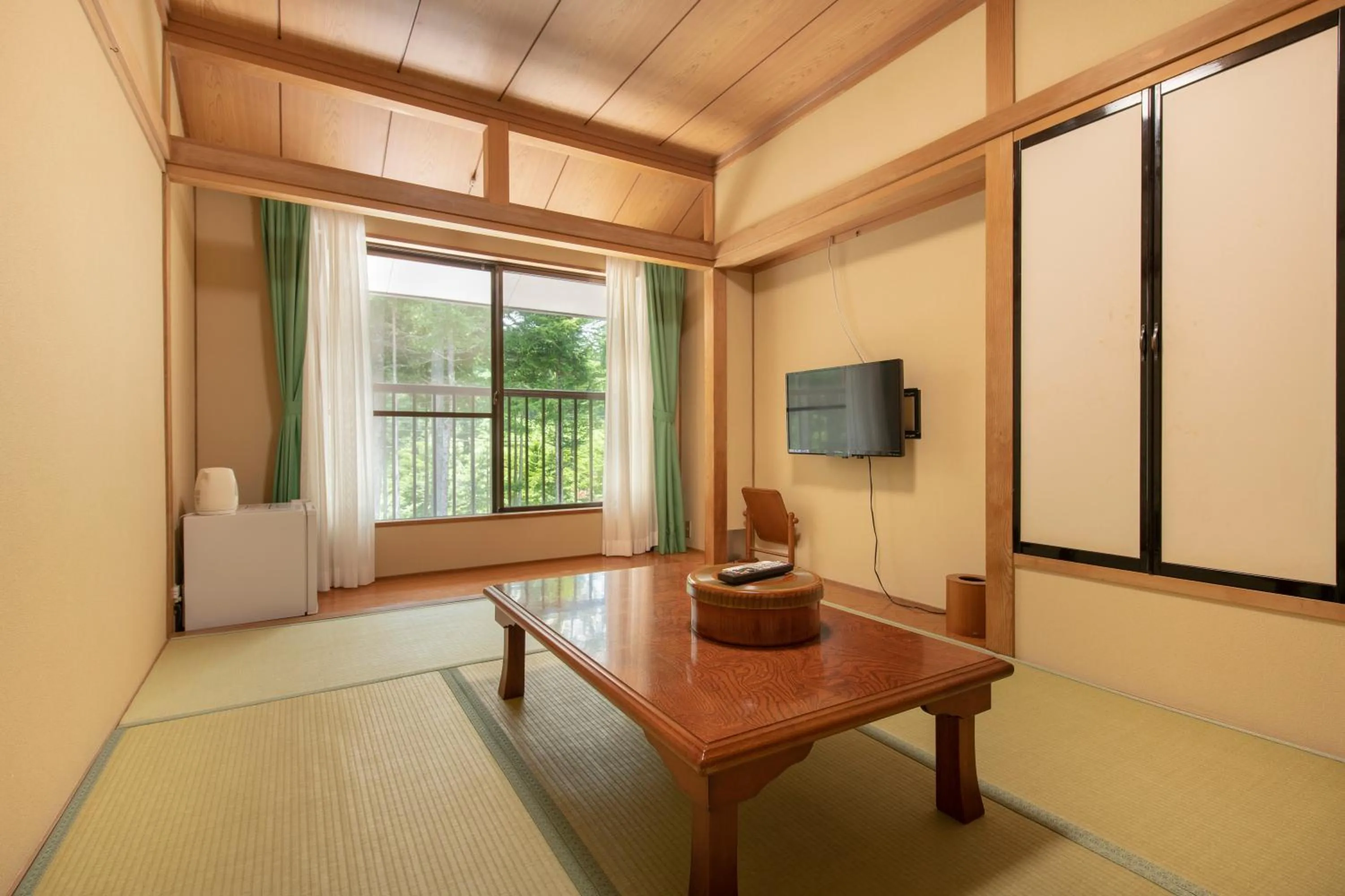 Photo of the whole room in Yamanaka Lake Ryozan