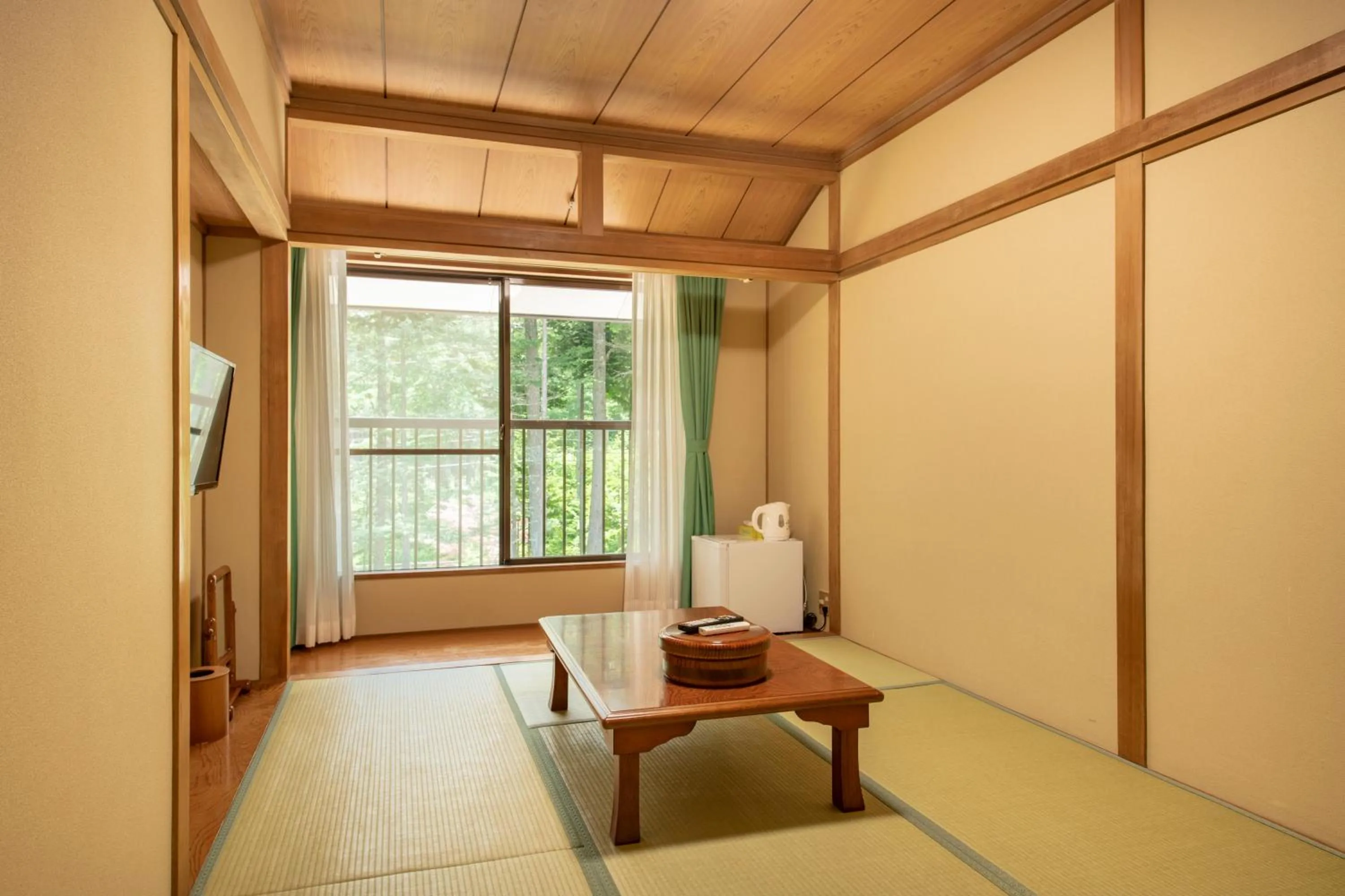 Photo of the whole room in Yamanaka Lake Ryozan
